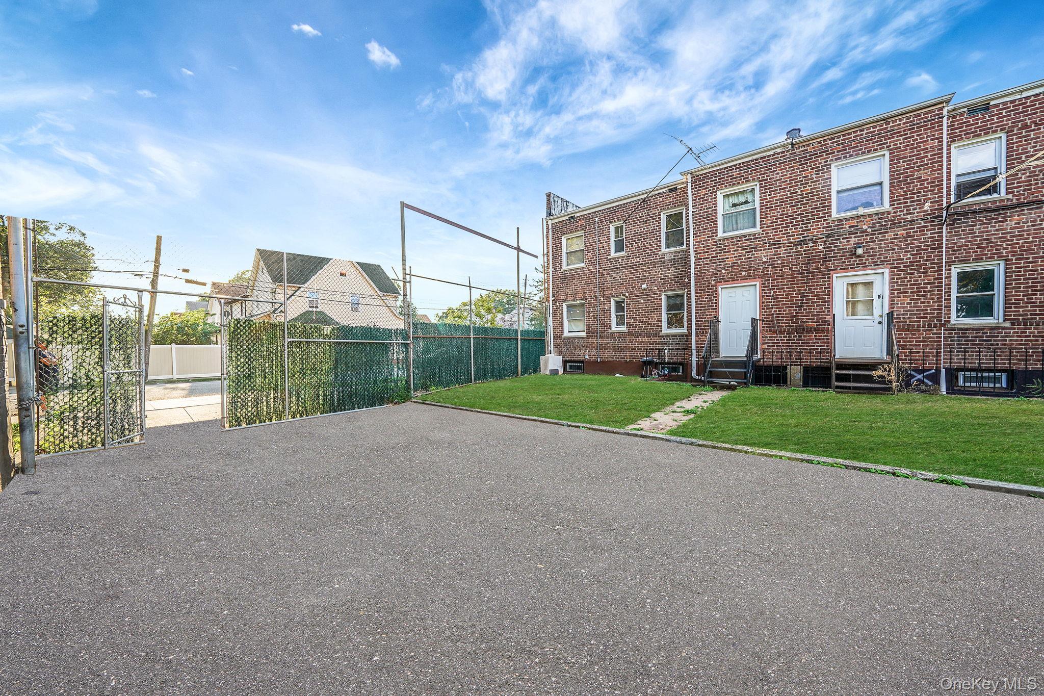 #7 photo, 20202 109th Avenue, Saint Albans , NY 11412