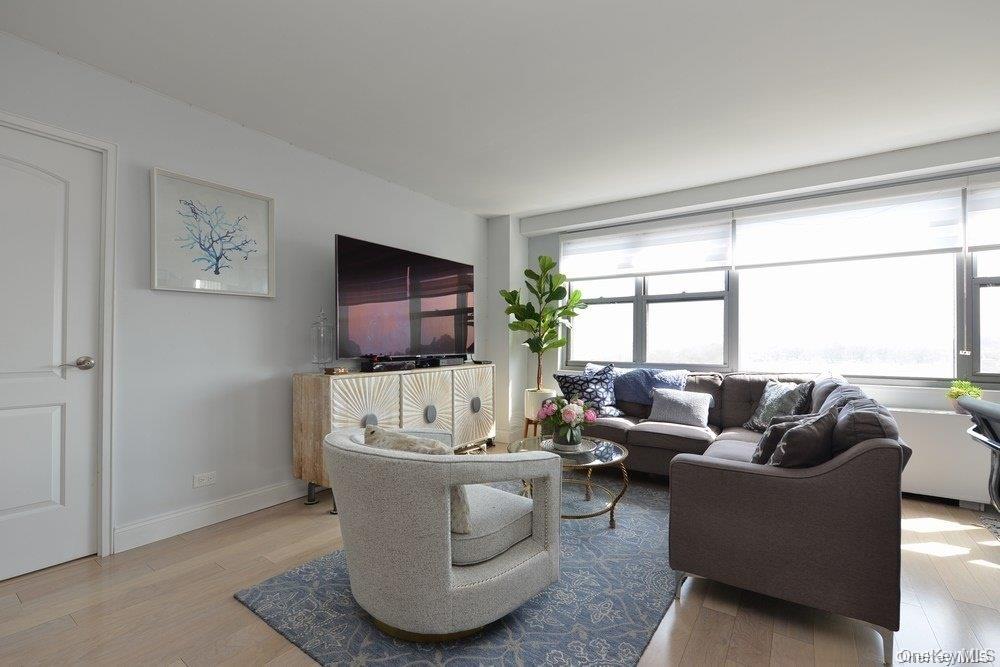 #15 photo, 61-20 Grand Central Parkway, クイーンズ区 Forest Hills , NY 11375