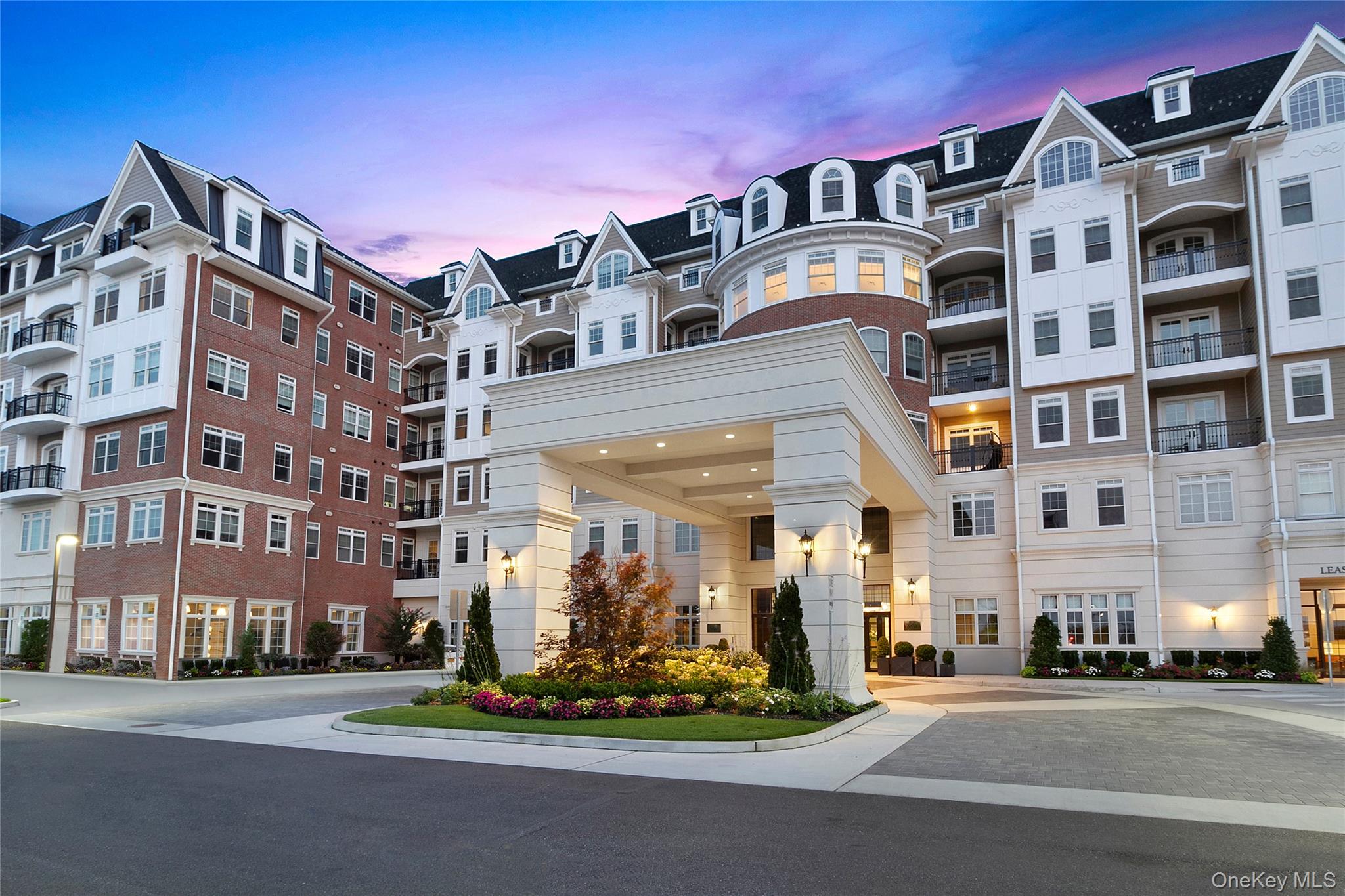 #1 photo, 990 Corporate Drive, वेस्टबरी Westbury , NY 11590