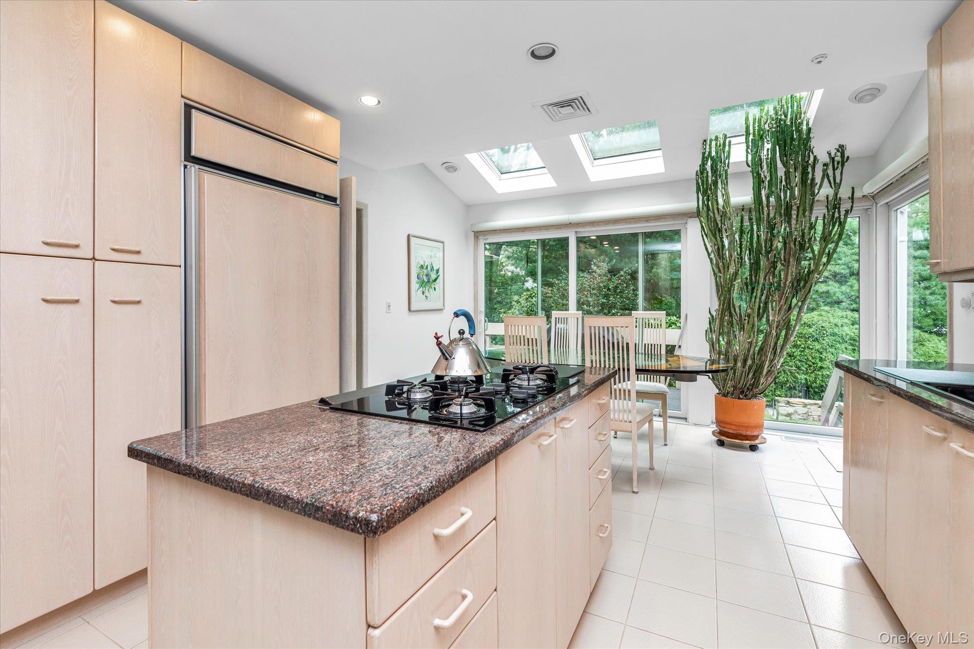 #8 photo, 19 Flamingo Road, 롱 아일랜드 East Hills , NY 11576