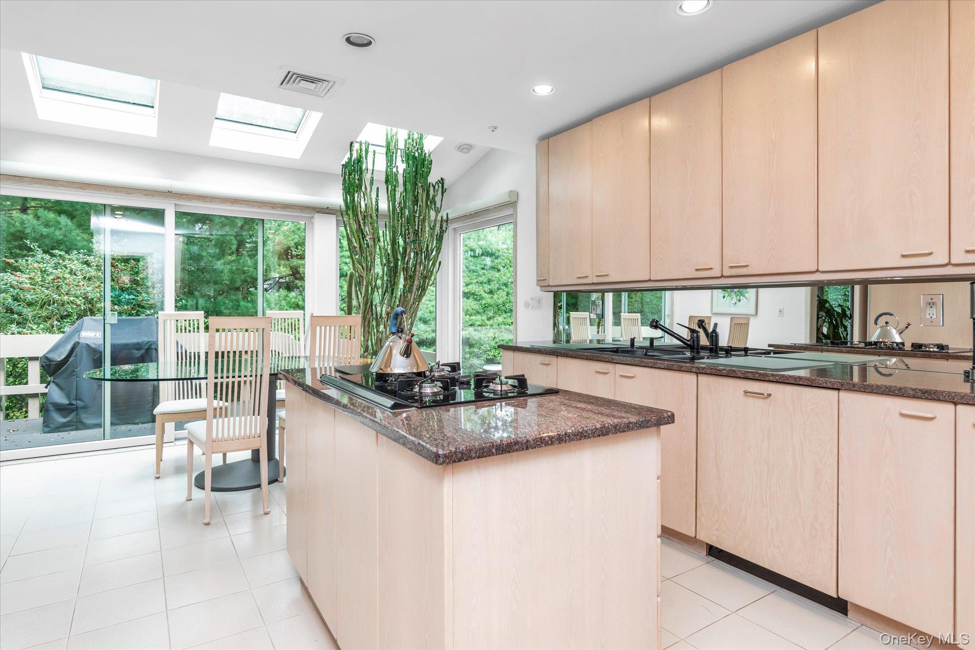 #9 photo, 19 Flamingo Road, 롱 아일랜드 East Hills , NY 11576