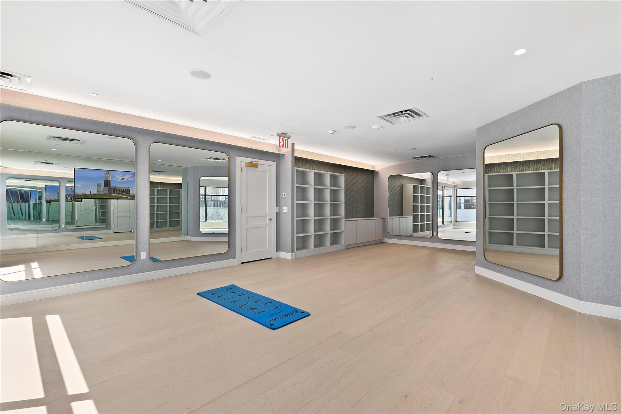 #17 photo, 695 Merrick Avenue, ナッソー郡 Westbury , NY 11590