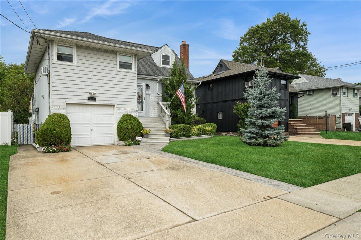 #1 photo, 570 S Ocean Avenue, नासाउ काउंटी Freeport , NY 11520