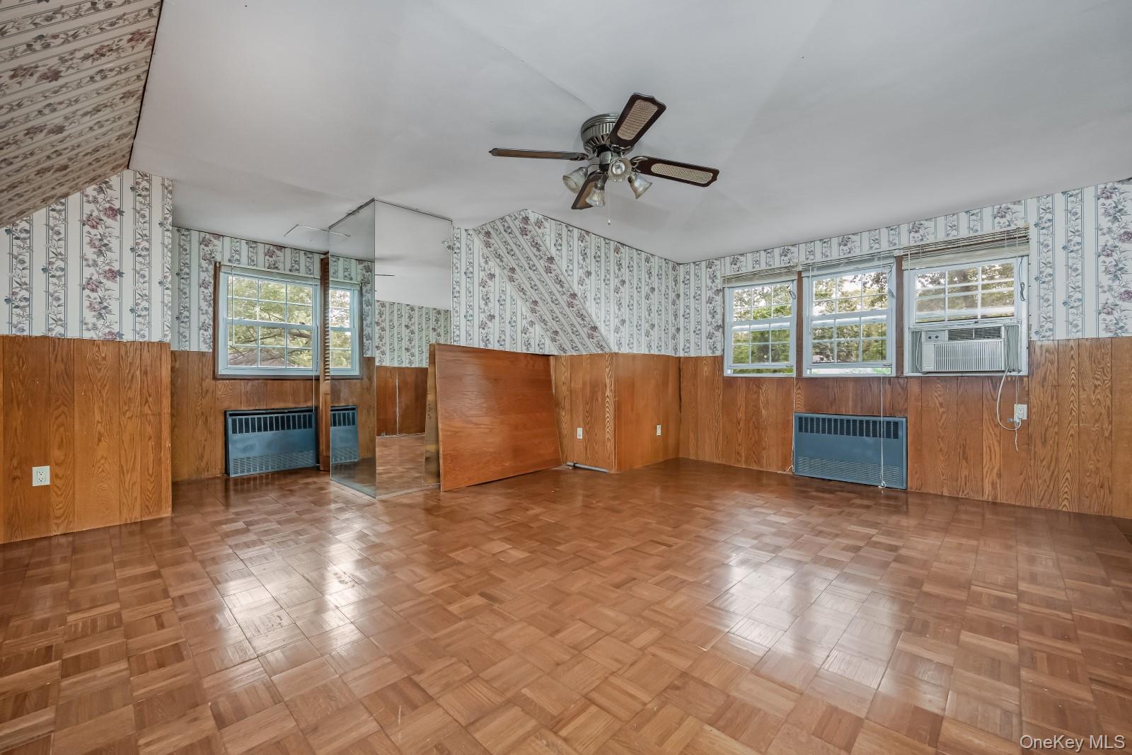 #17 photo, 34 Midland Road, Roslyn Heights , NY 11577