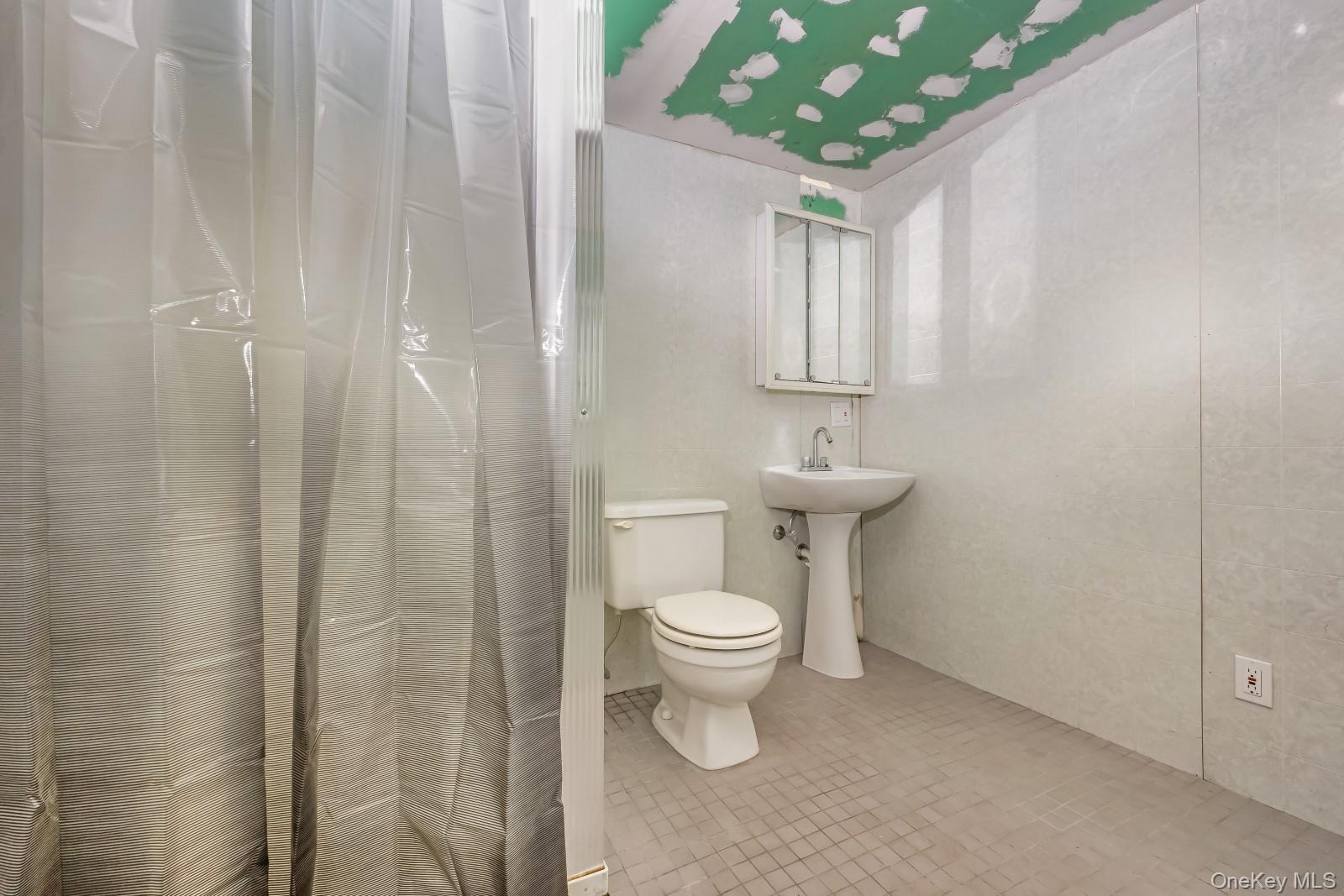 #19 photo, 34 Midland Road, Roslyn Heights , NY 11577