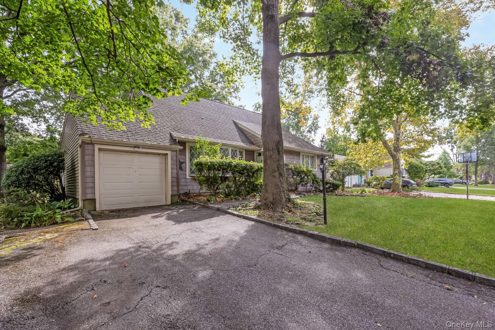 #2 photo, 34 Midland Road, Roslyn Heights , NY 11577