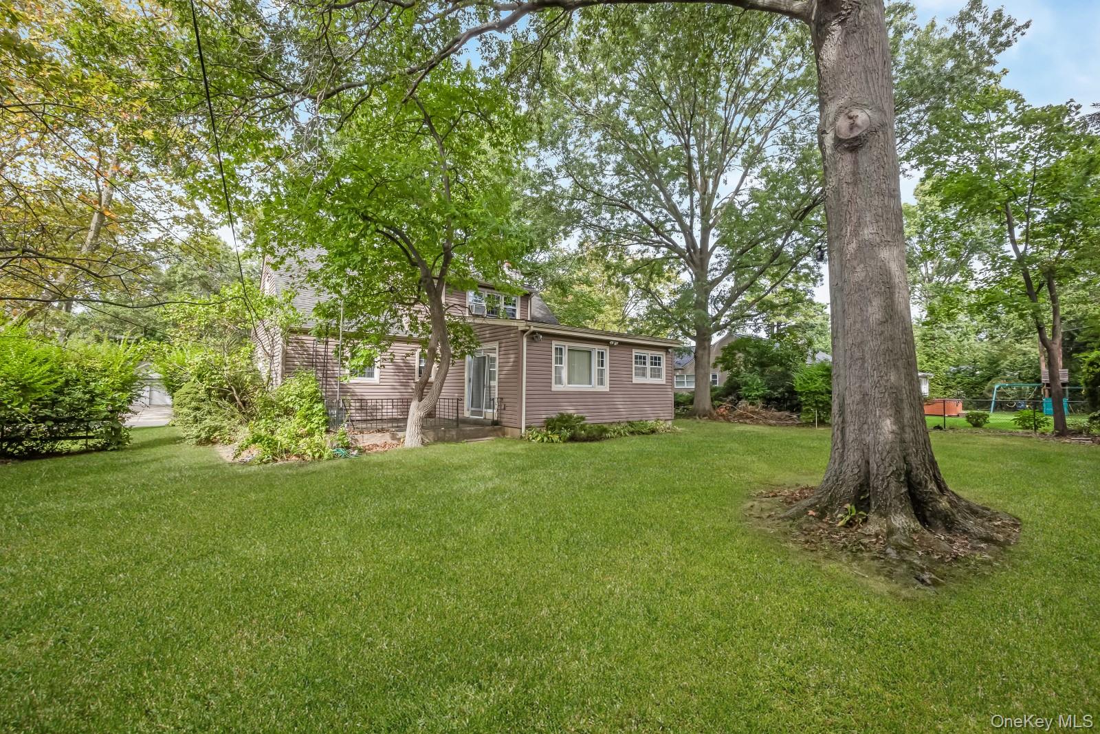 #20 photo, 34 Midland Road, Roslyn Heights , NY 11577