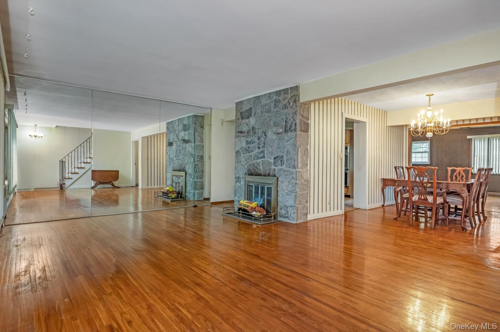 #4 photo, 34 Midland Road, Roslyn Heights , NY 11577