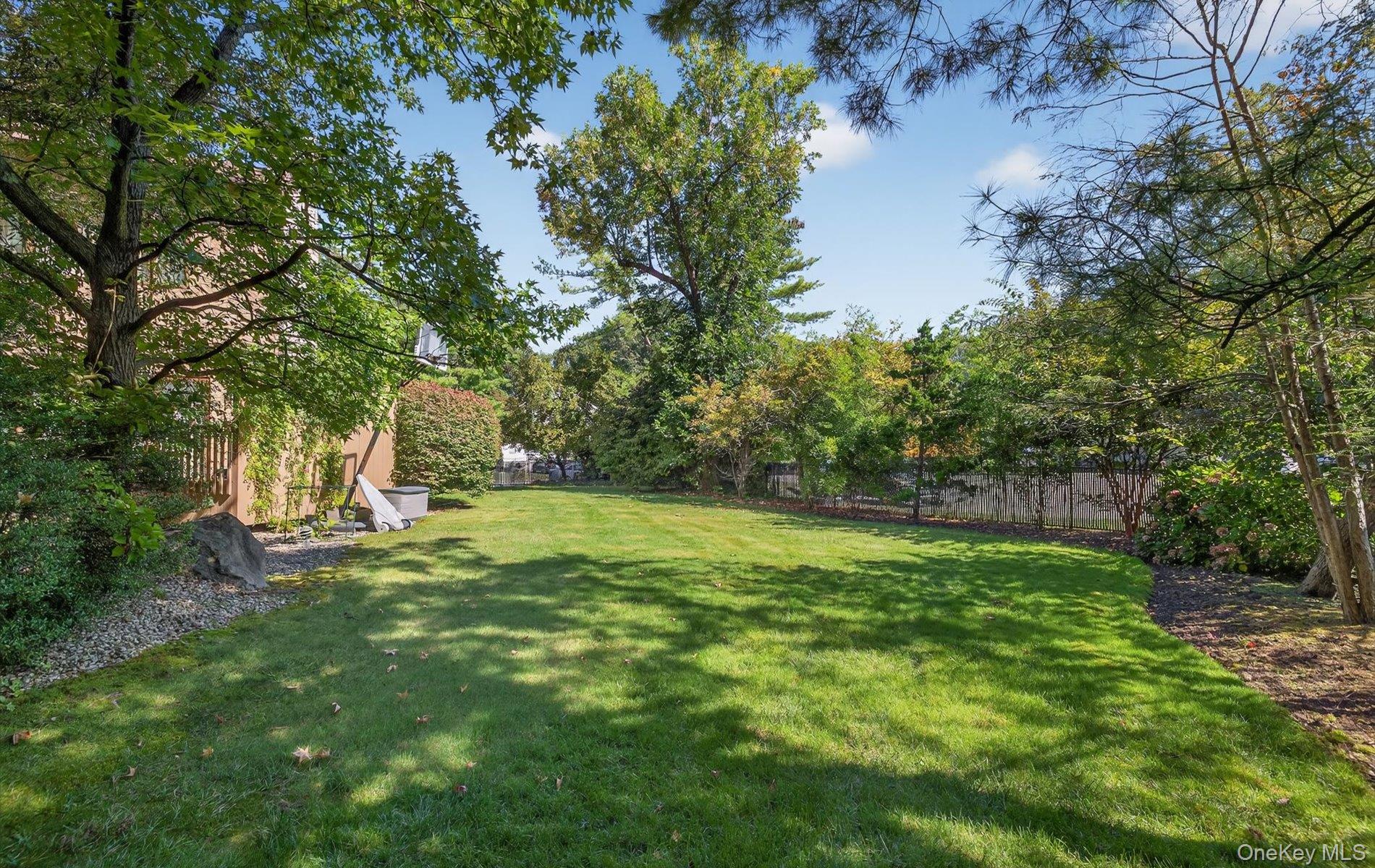 #11 photo, 1 Ellen Court, Glen Cove , NY 11542