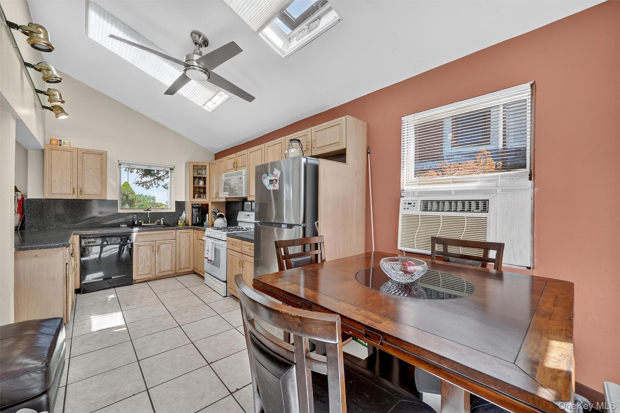 #17 photo, 3384 Country Club Road, Bronx , NY 10465