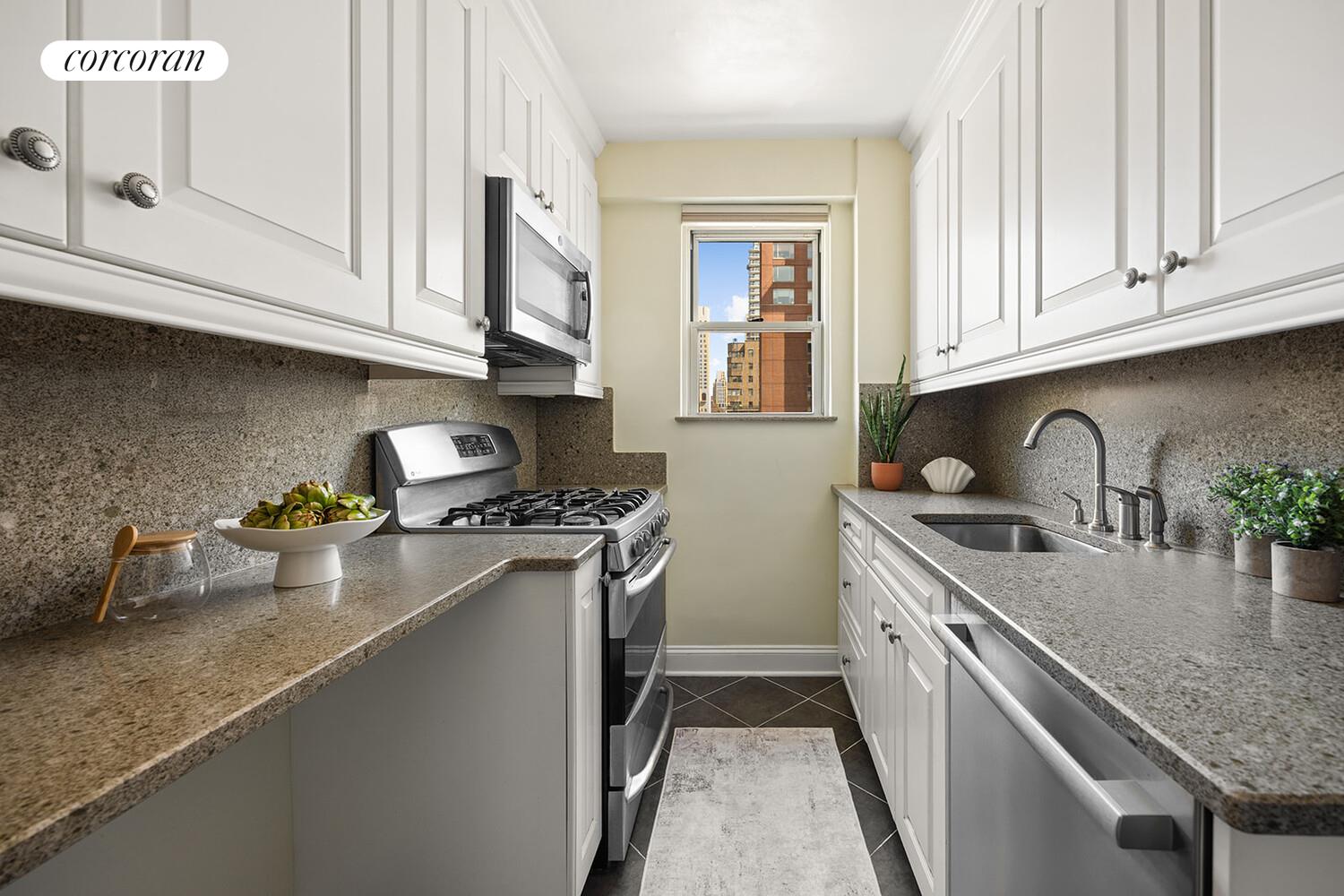 #5 photo, 300 E 71ST Street, Lenox Hill , NY 10021
