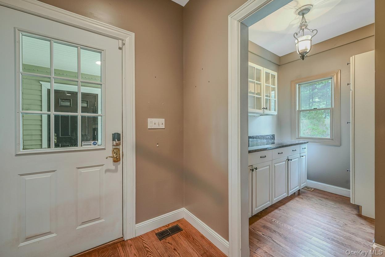 #11 photo, 4 Skunk Hollow Road, Huntington , NY 11743