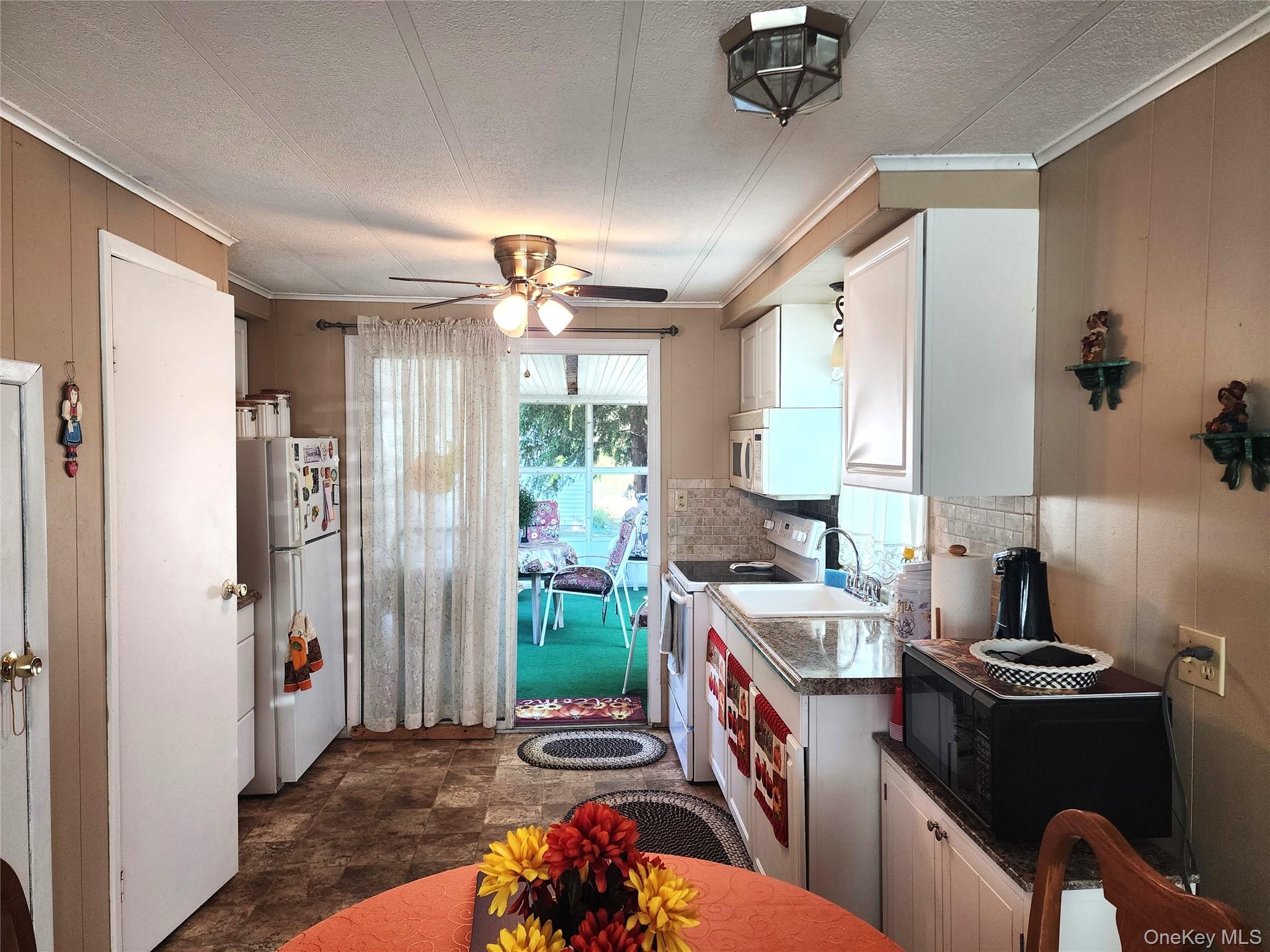 #6 photo, 38B Village Circle, サフォーク郡 Manorville , NY 11949