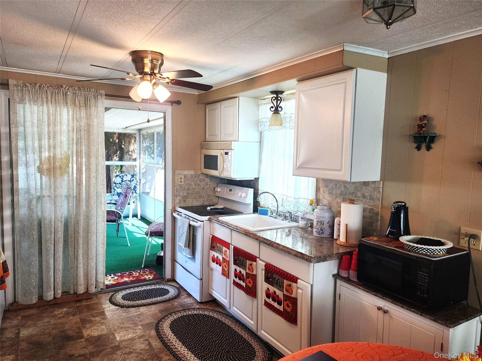 #8 photo, 38B Village Circle, サフォーク郡 Manorville , NY 11949