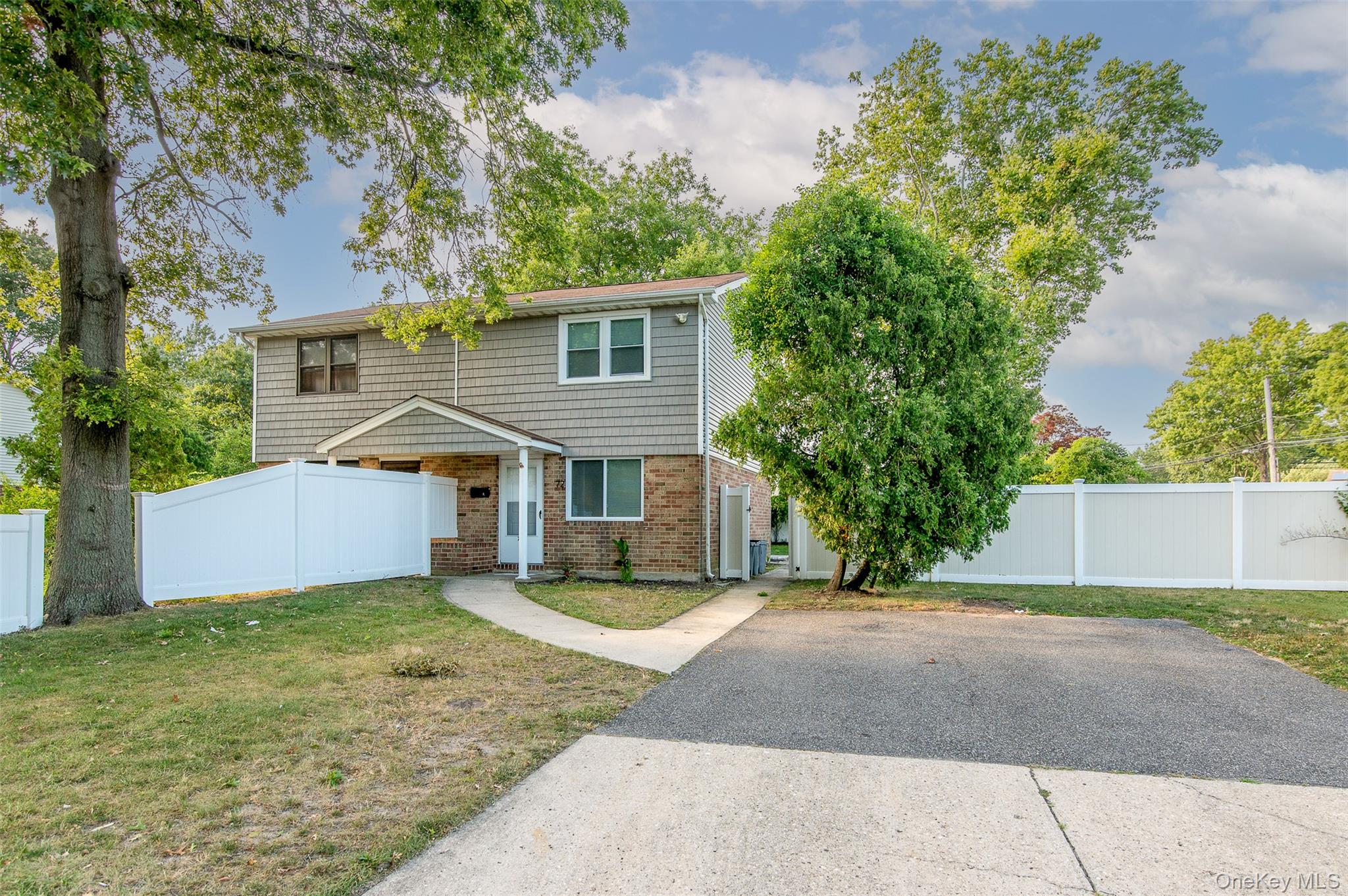 #1 photo, 72 Tudor Lane, Bay Shore , NY 11706