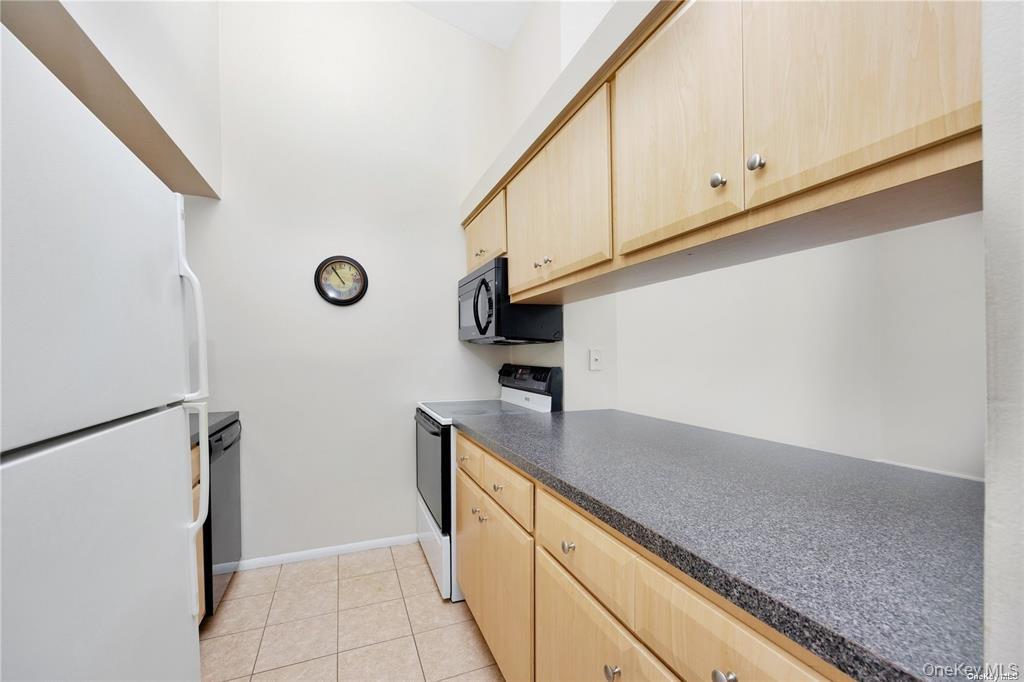 #11 photo, 100 Daly, Oceanside , NY 11572