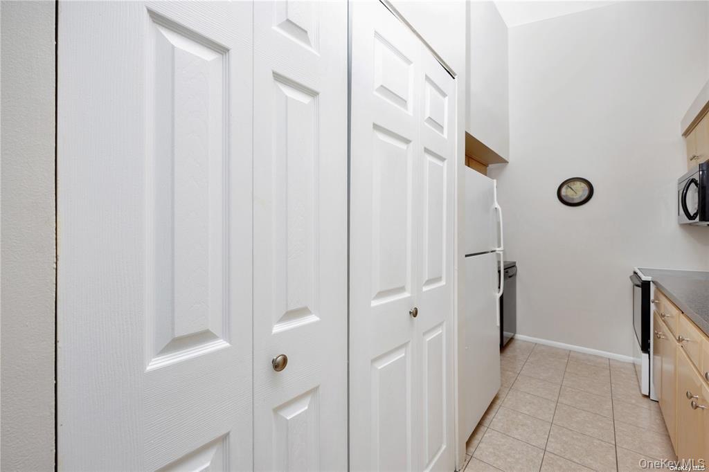 #12 photo, 100 Daly, Oceanside , NY 11572