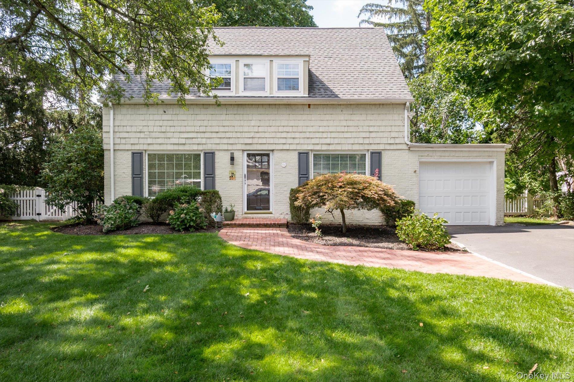 #1 photo, 151 Milburn Lane, East Hills , NY 11577