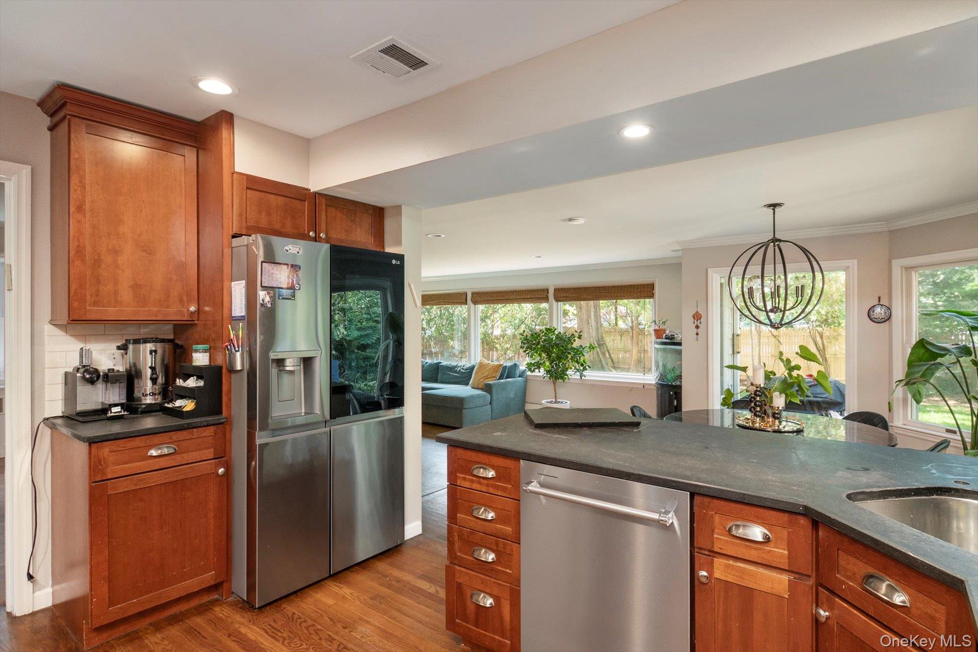 #11 photo, 151 Milburn Lane, East Hills , NY 11577