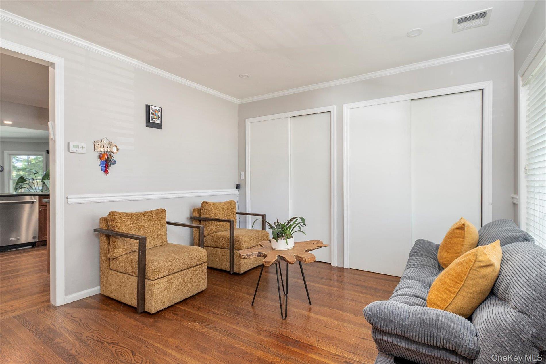 #14 photo, 151 Milburn Lane, East Hills , NY 11577