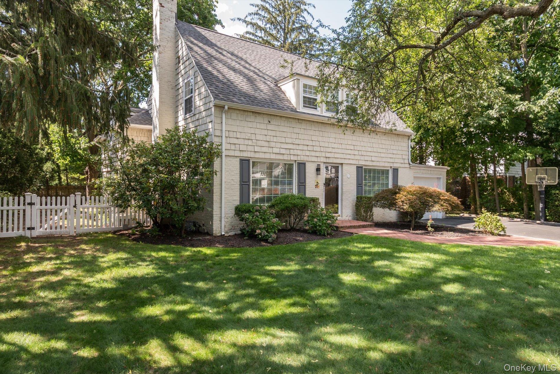 #3 photo, 151 Milburn Lane, East Hills , NY 11577