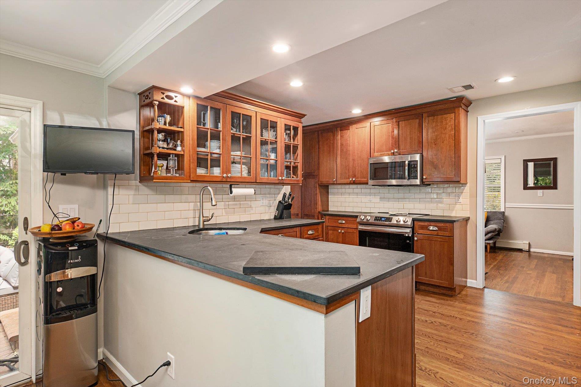 #9 photo, 151 Milburn Lane, East Hills , NY 11577