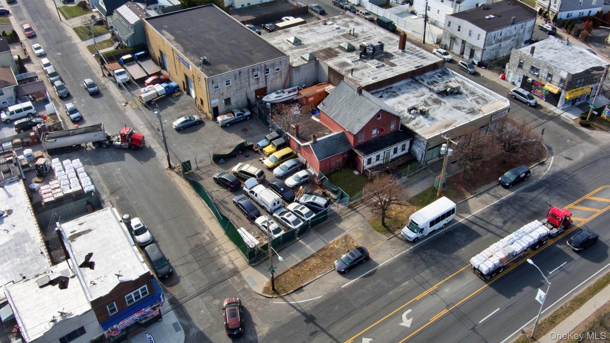 #1 photo, 351 Hempstead Turnpike, ナッソー郡 Elmont , NY 11003