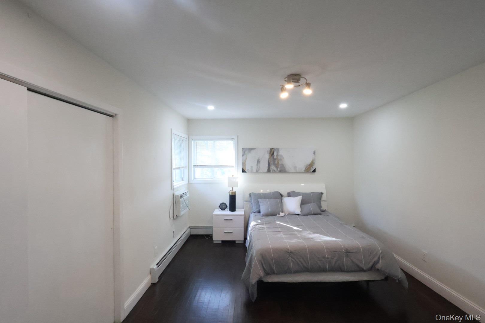 #5 photo, 18 Park Drive East, Syosset , NY 11791