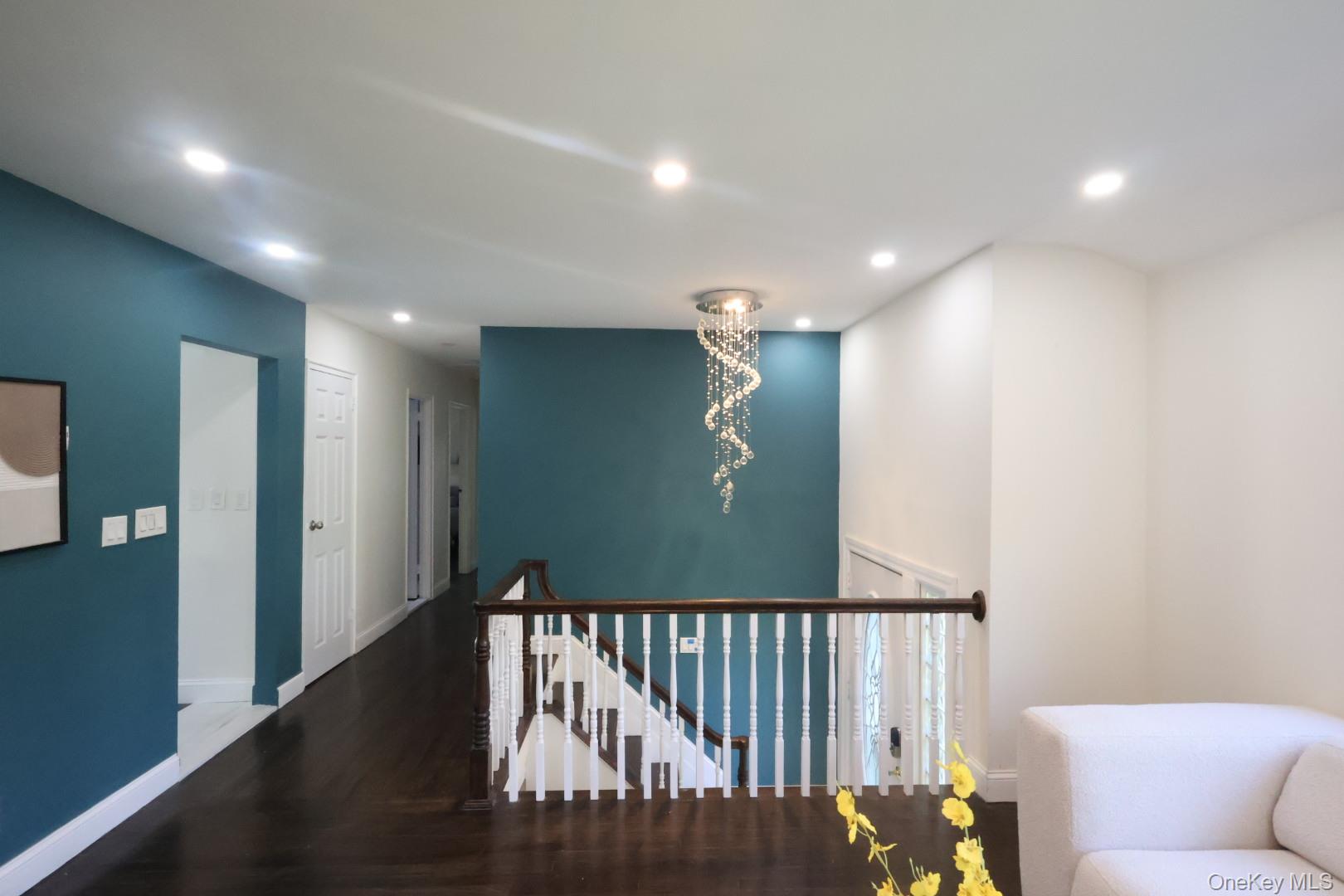 #9 photo, 18 Park Drive East, Syosset , NY 11791