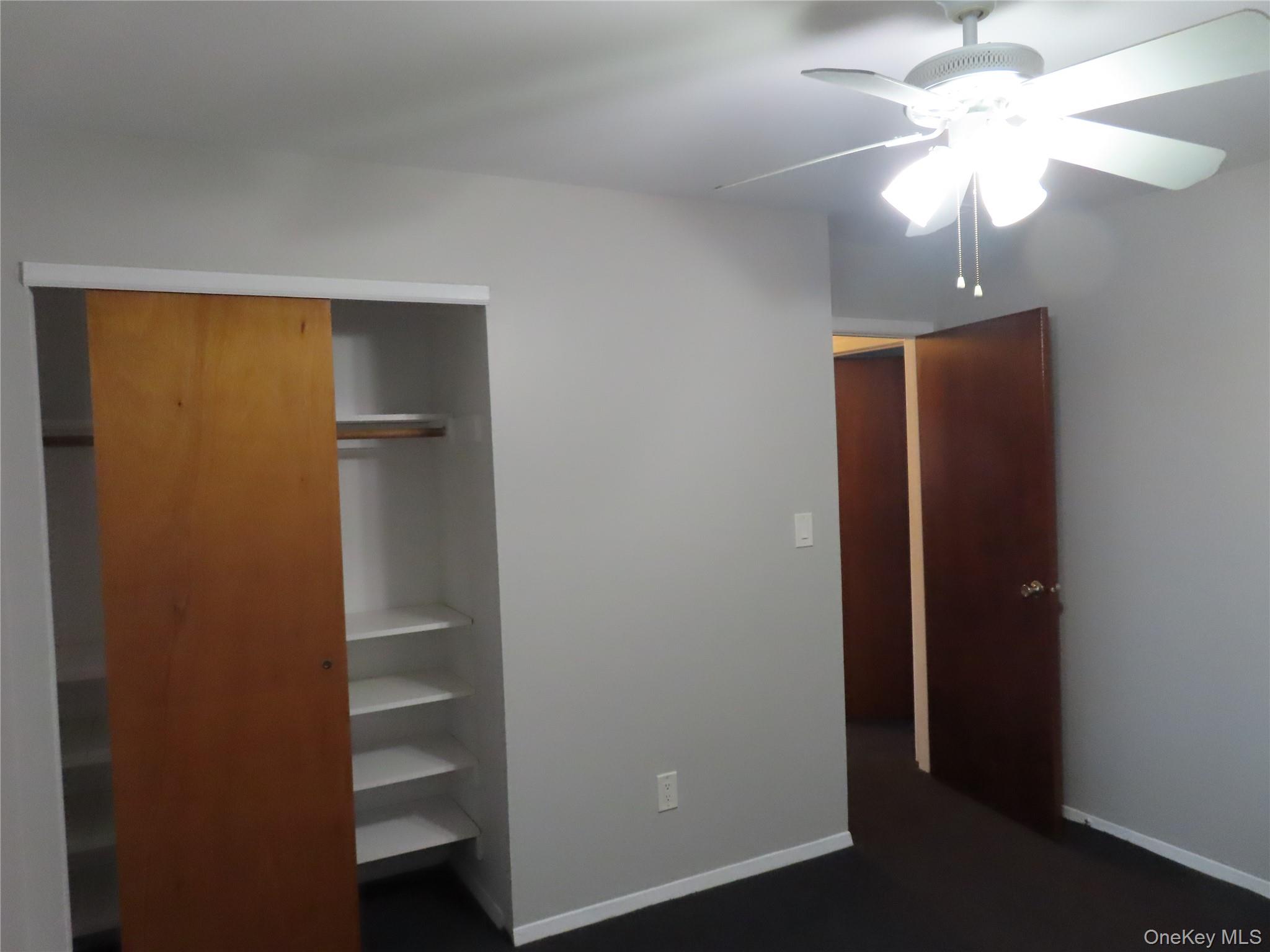 #13 photo, 1210 Smithtown Avenue, サフォーク郡 Bohemia , NY 11716