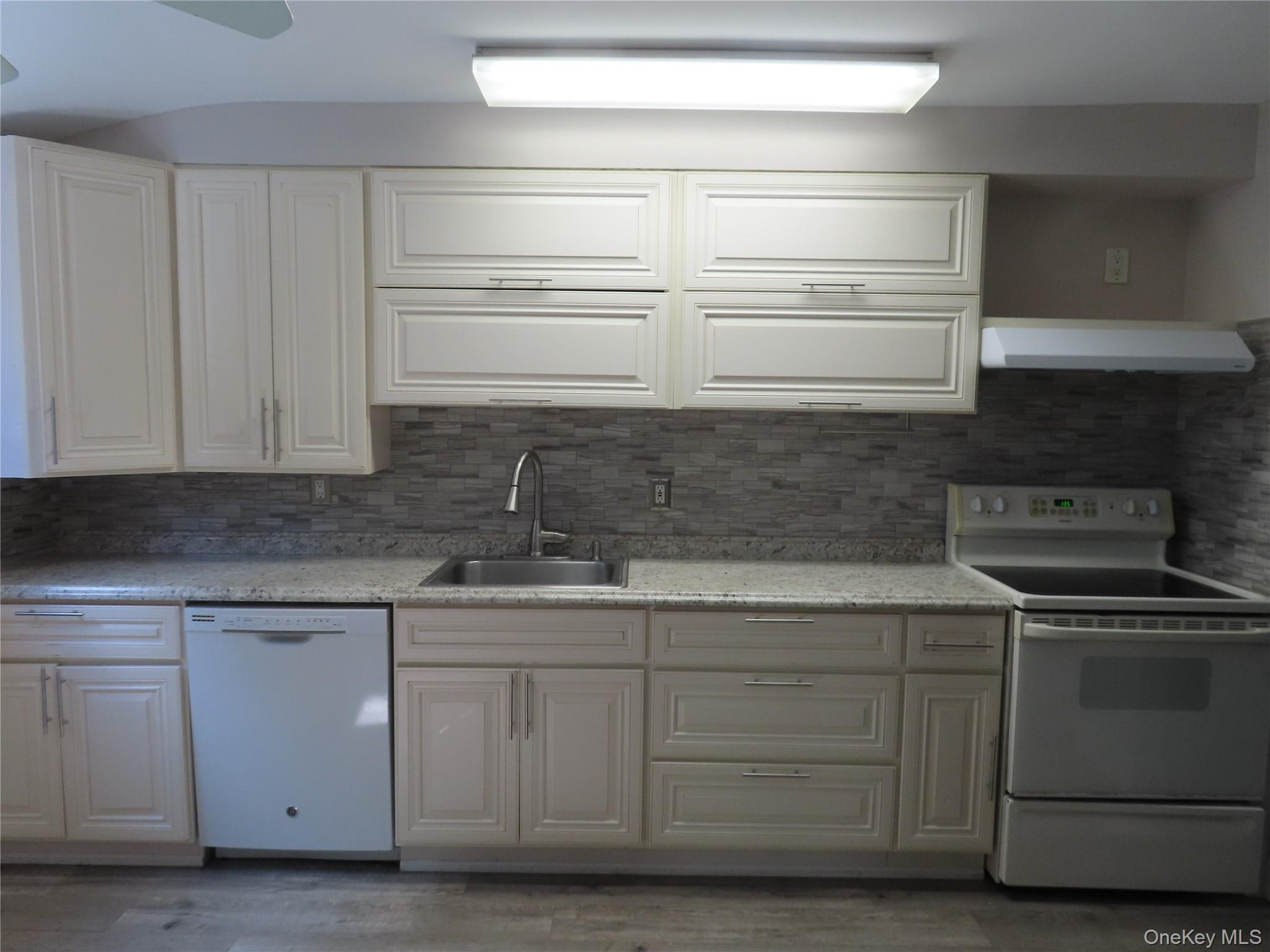 #6 photo, 1210 Smithtown Avenue, サフォーク郡 Bohemia , NY 11716