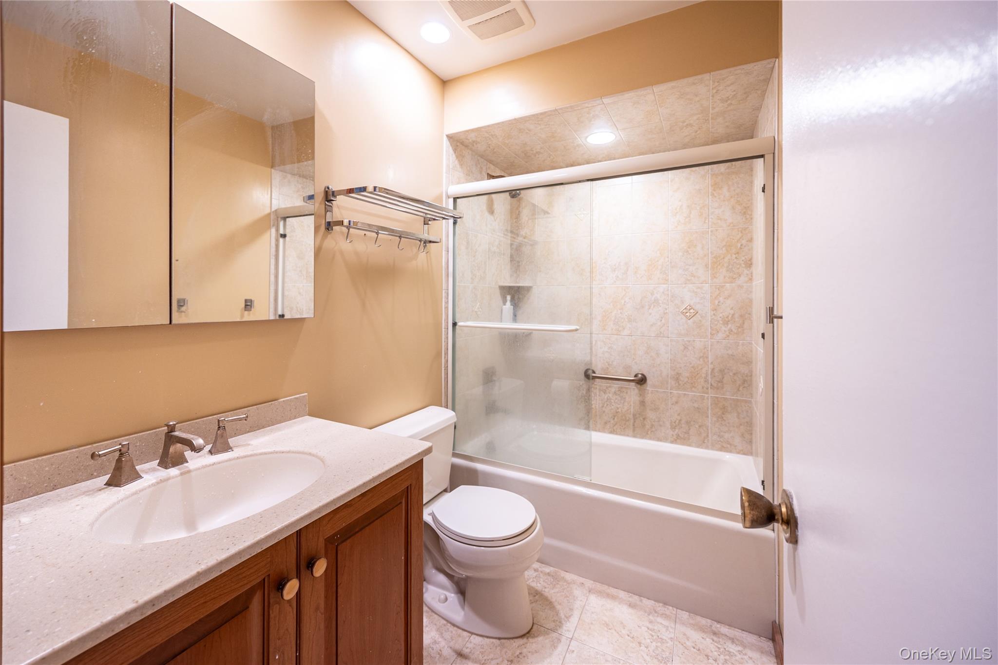 #19 photo, 240-02 65th Avenue, Little Neck , NY 11362