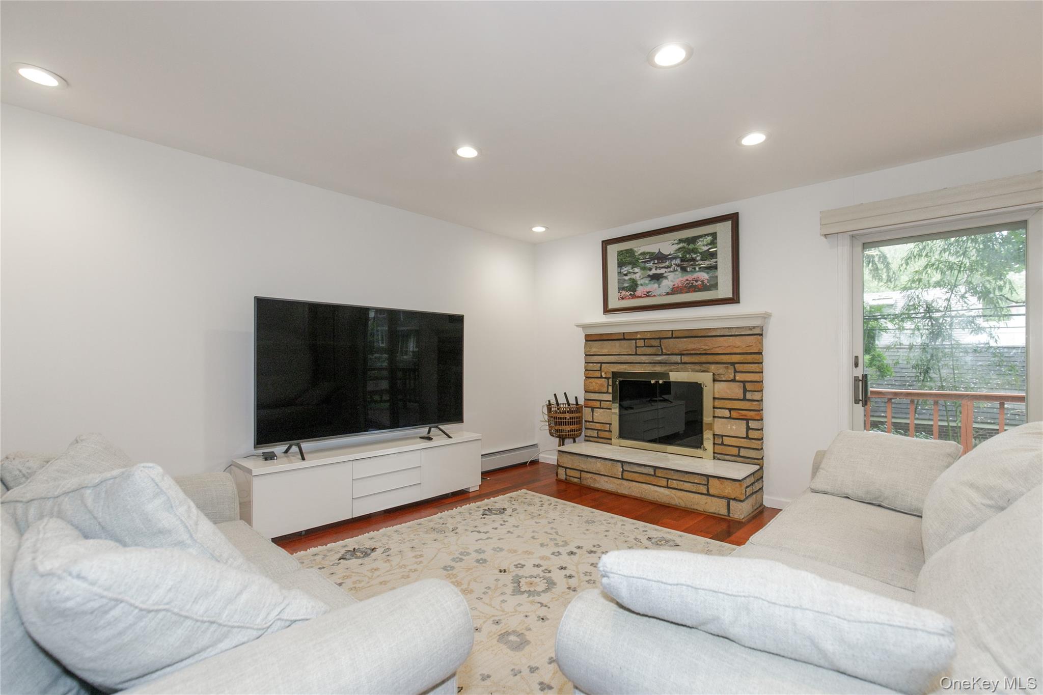 #13 photo, 43 ELM Street, Great Neck , NY 11021