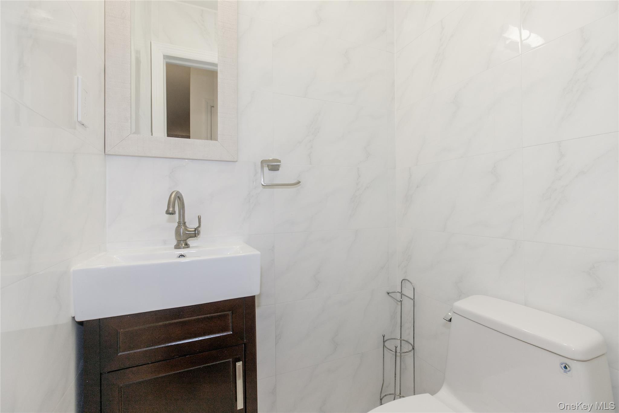 #15 photo, 43 ELM Street, Great Neck , NY 11021