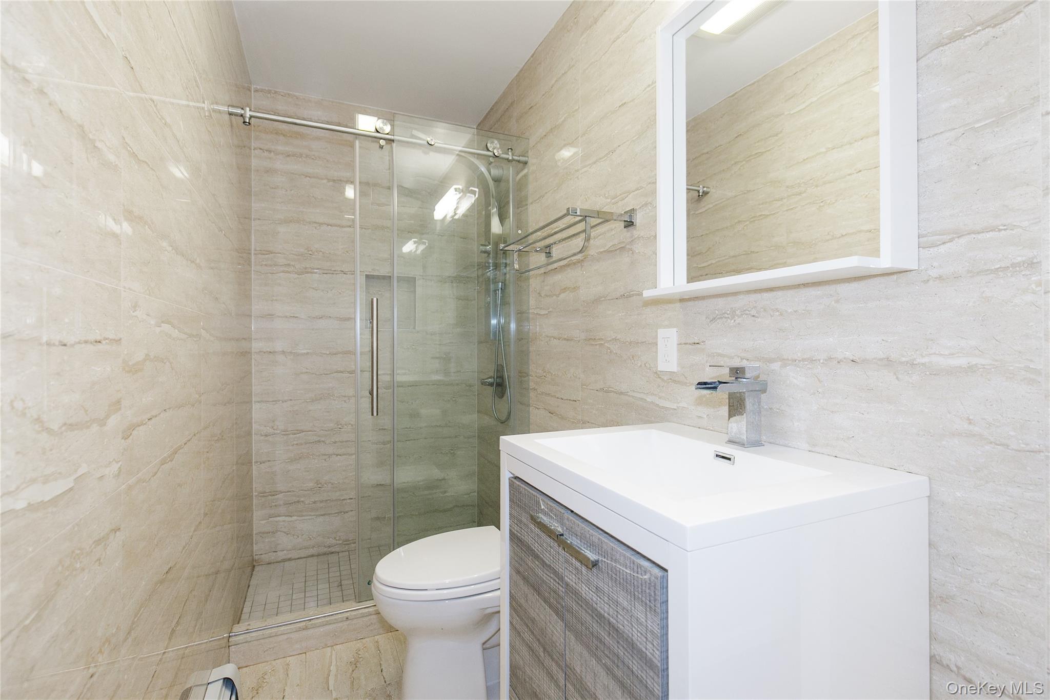 #16 photo, 43 ELM Street, Great Neck , NY 11021