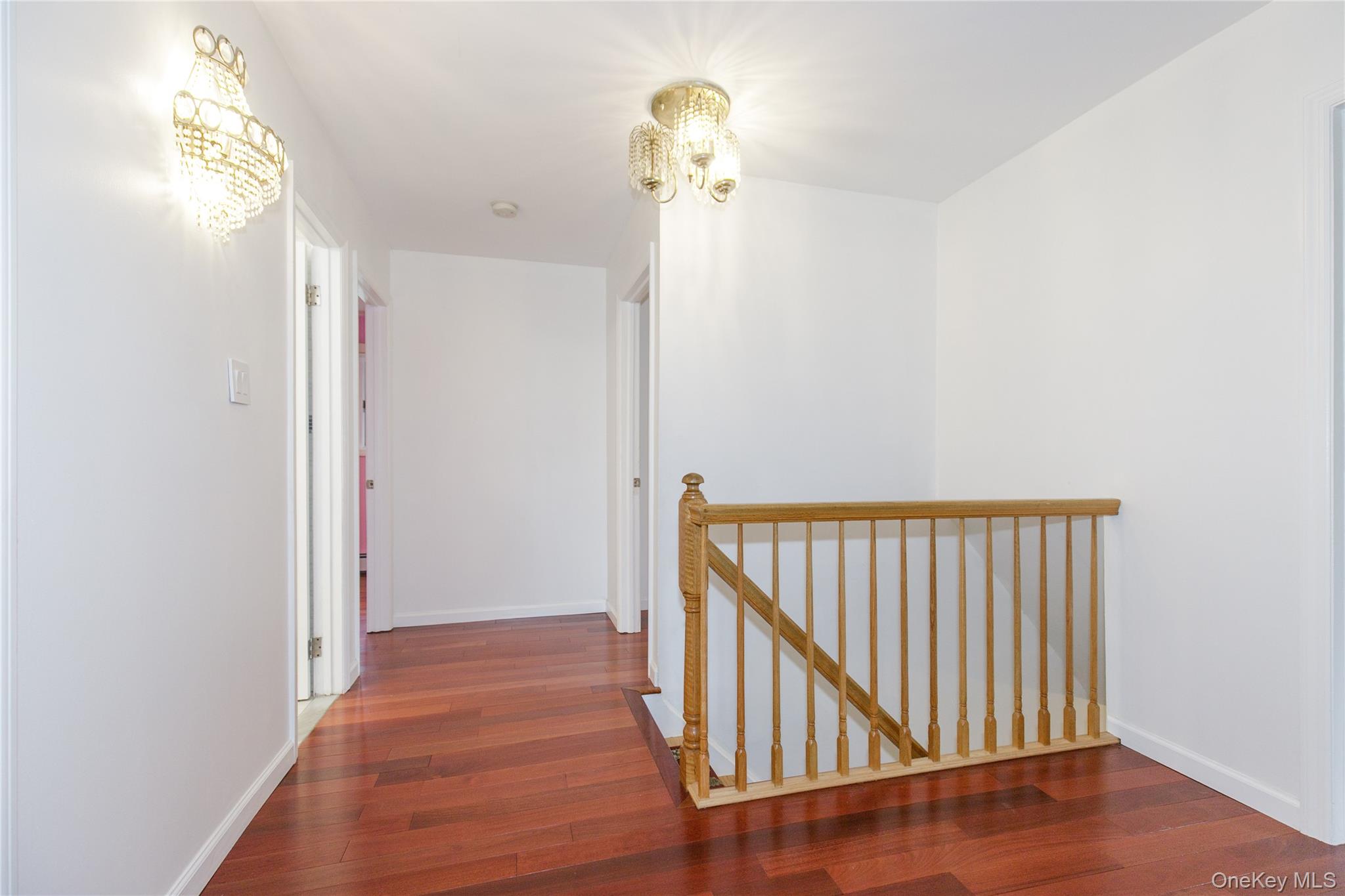 #17 photo, 43 ELM Street, Great Neck , NY 11021