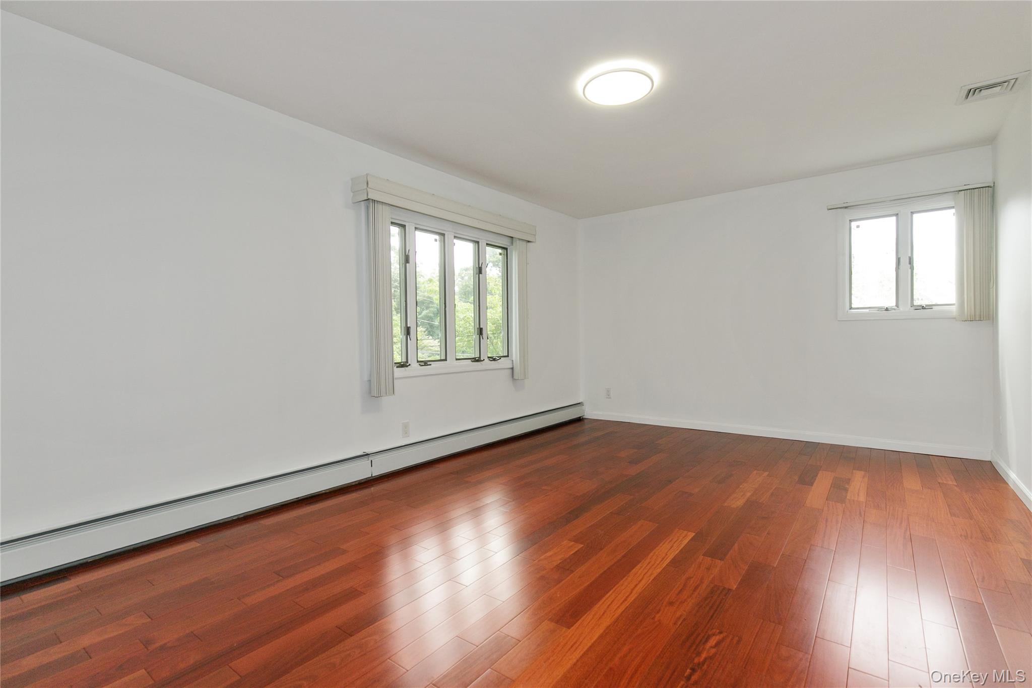 #18 photo, 43 ELM Street, Great Neck , NY 11021