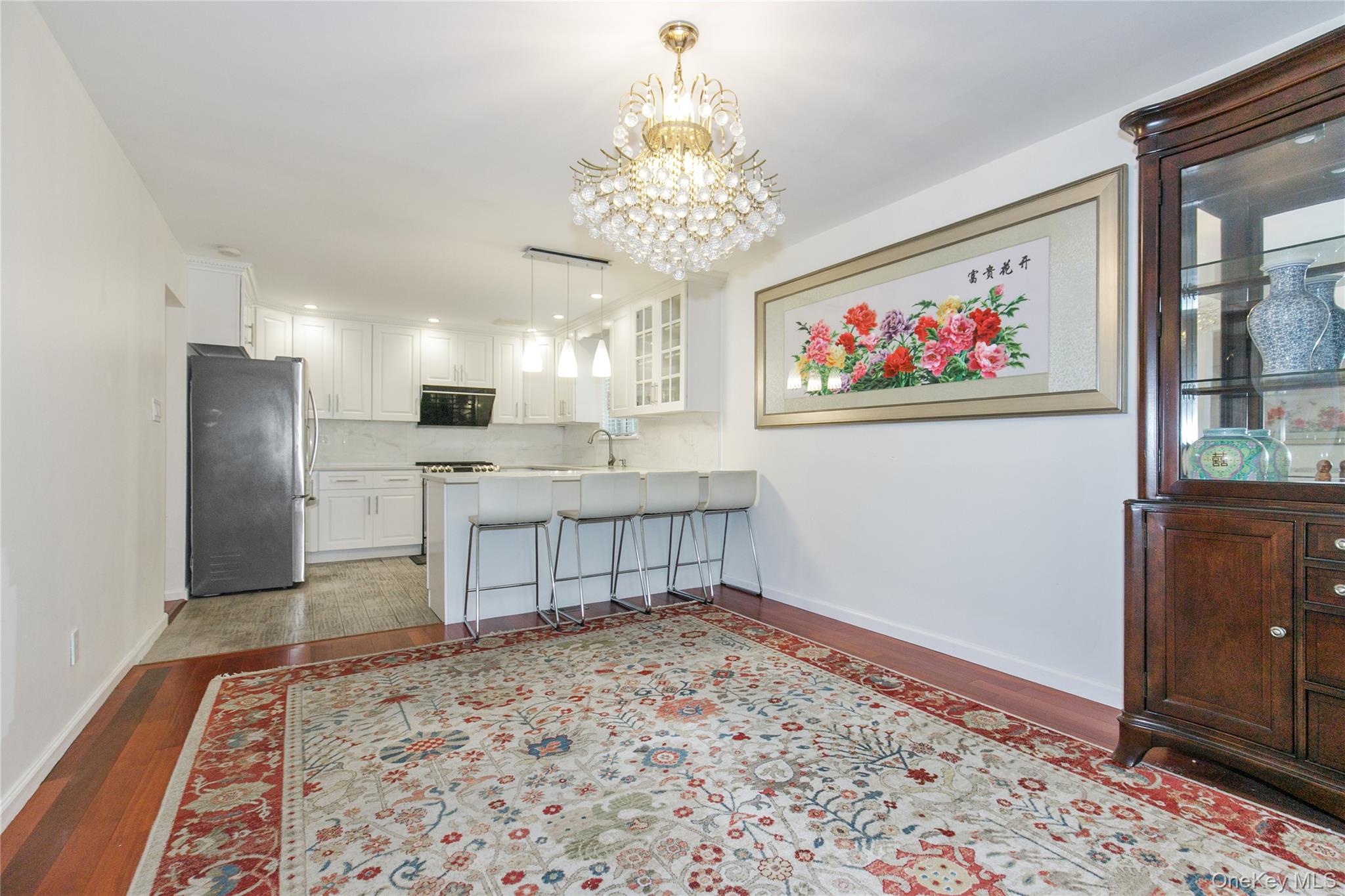 #8 photo, 43 ELM Street, Great Neck , NY 11021