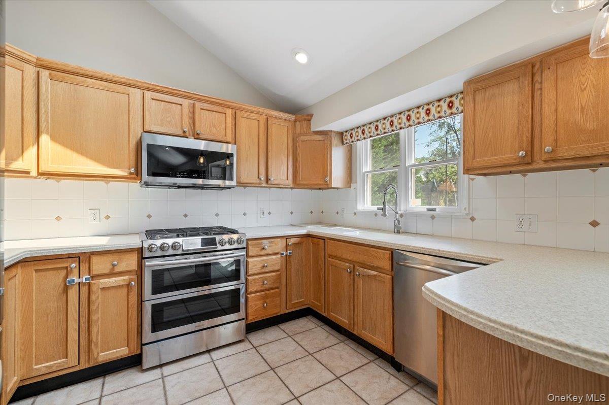 #11 photo, 214 Haypath Road, 长岛 贝斯佩奇 Old Bethpage , NY 11804