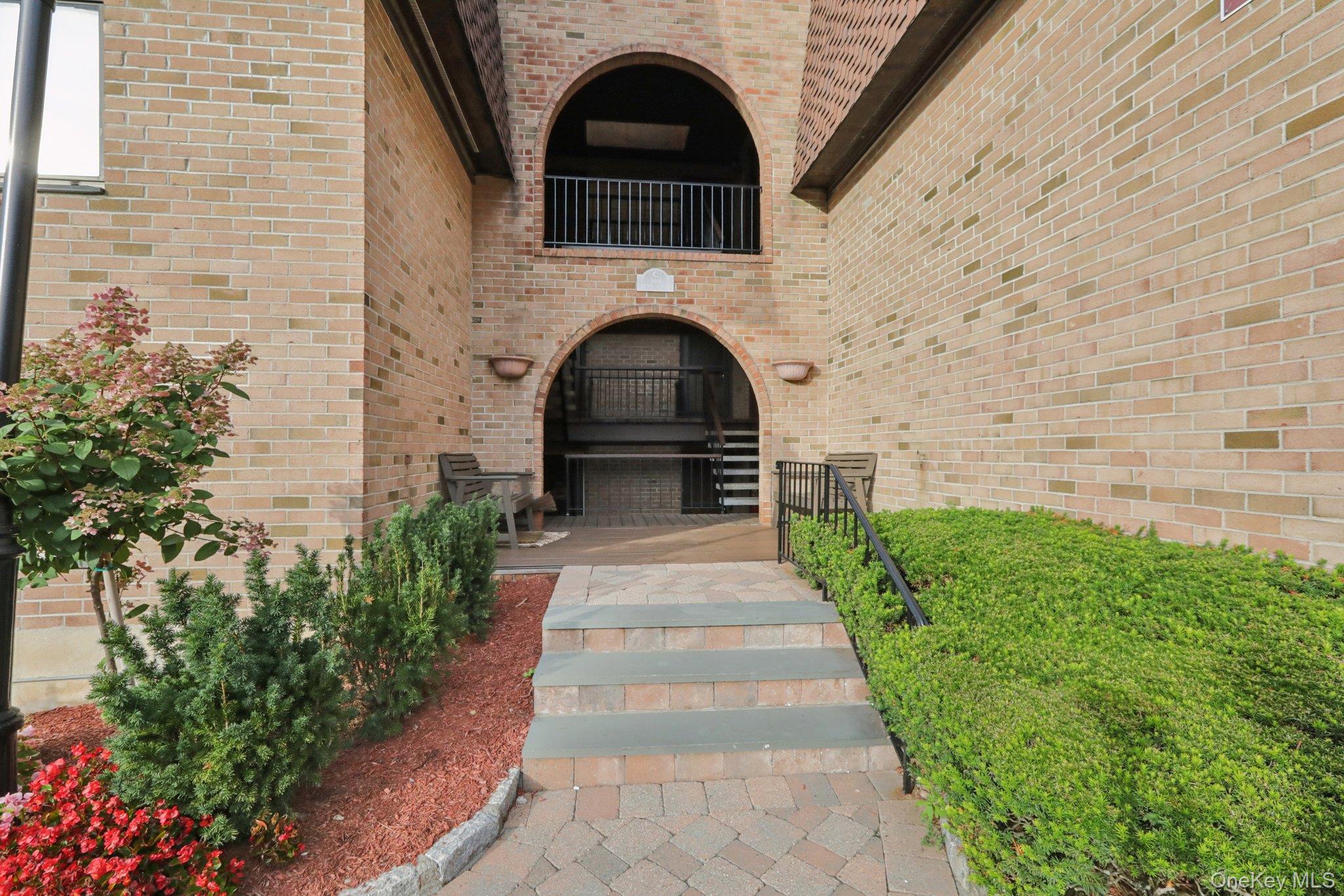 #4 photo, 348 Central Park Avenue, Scarsdale , NY 10583