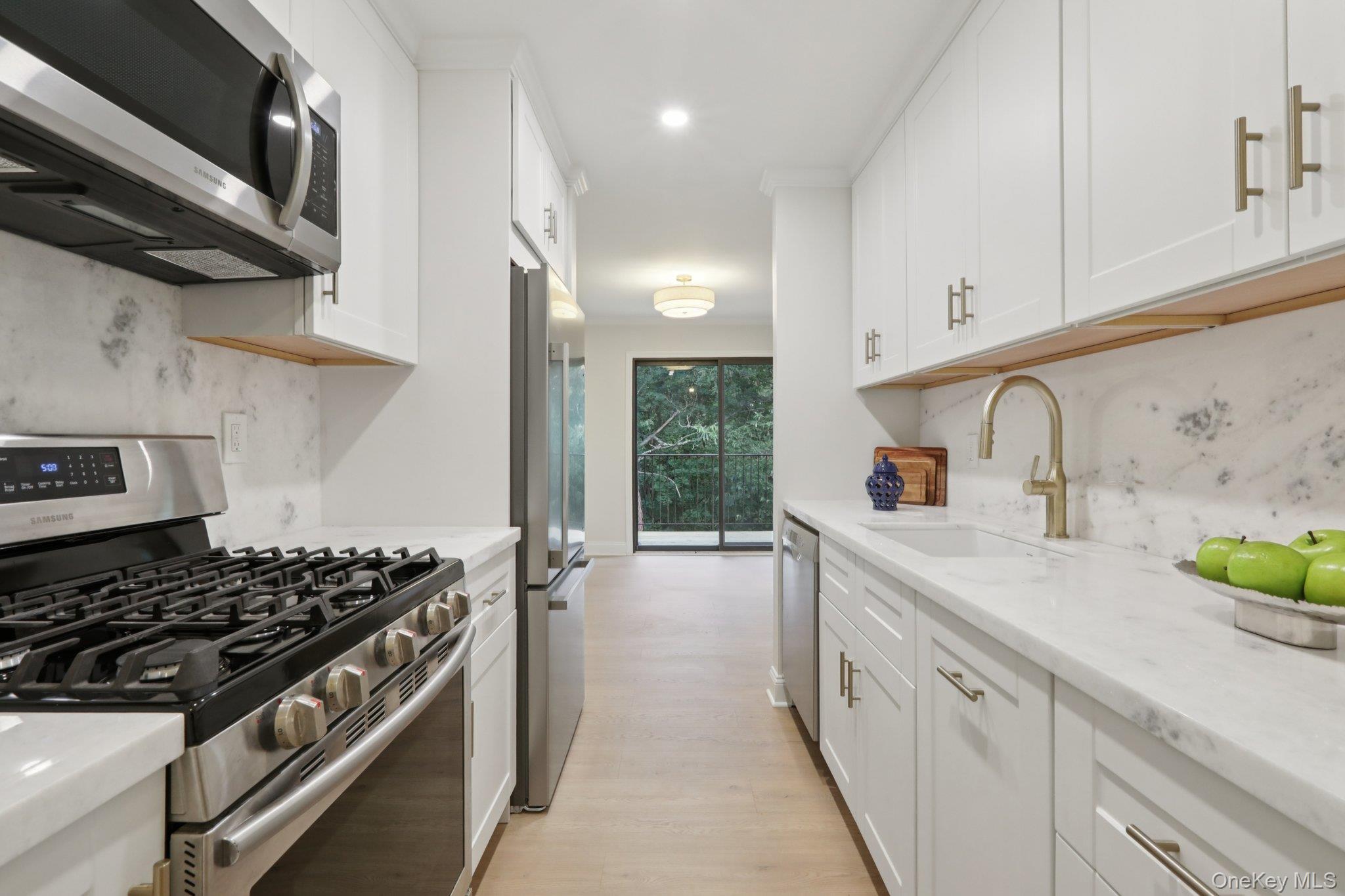 #6 photo, 348 Central Park Avenue, Scarsdale , NY 10583