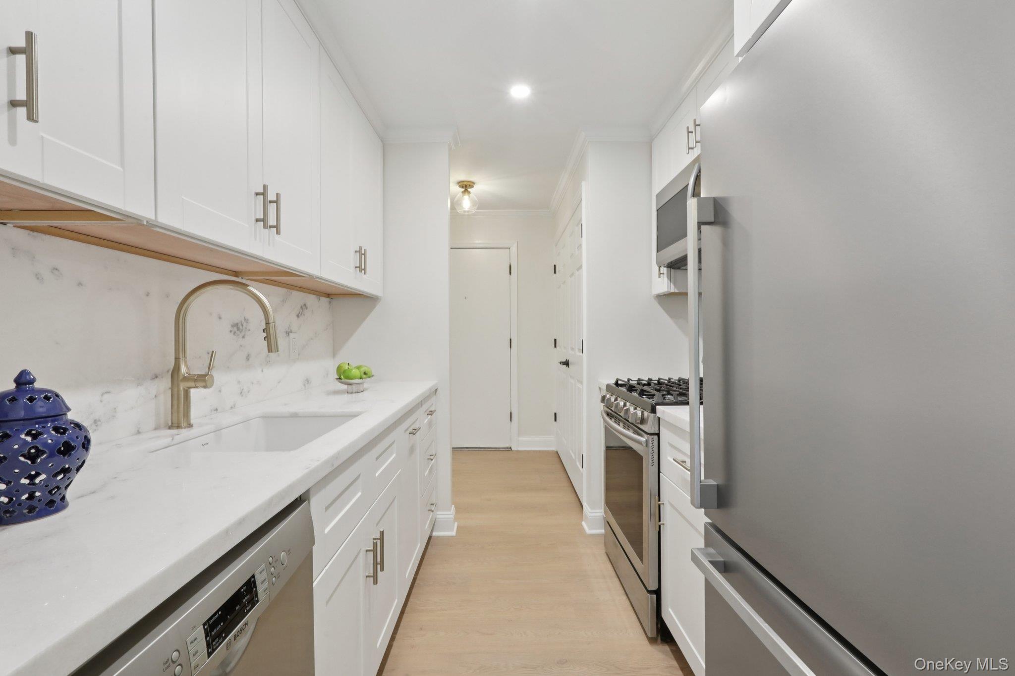 #7 photo, 348 Central Park Avenue, Scarsdale , NY 10583