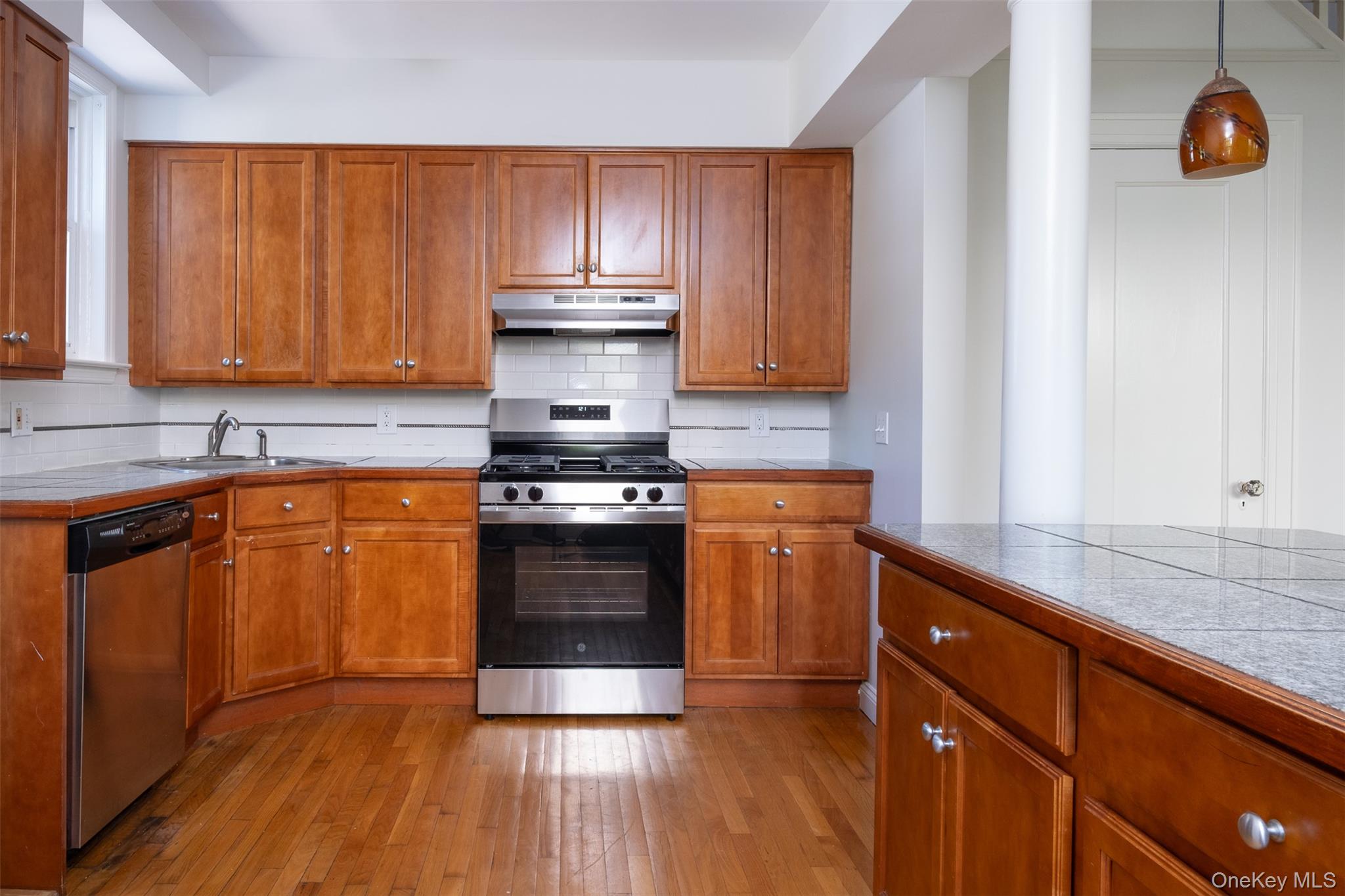 #19 photo, 453 Beach Avenue, Mamaroneck , NY 10543