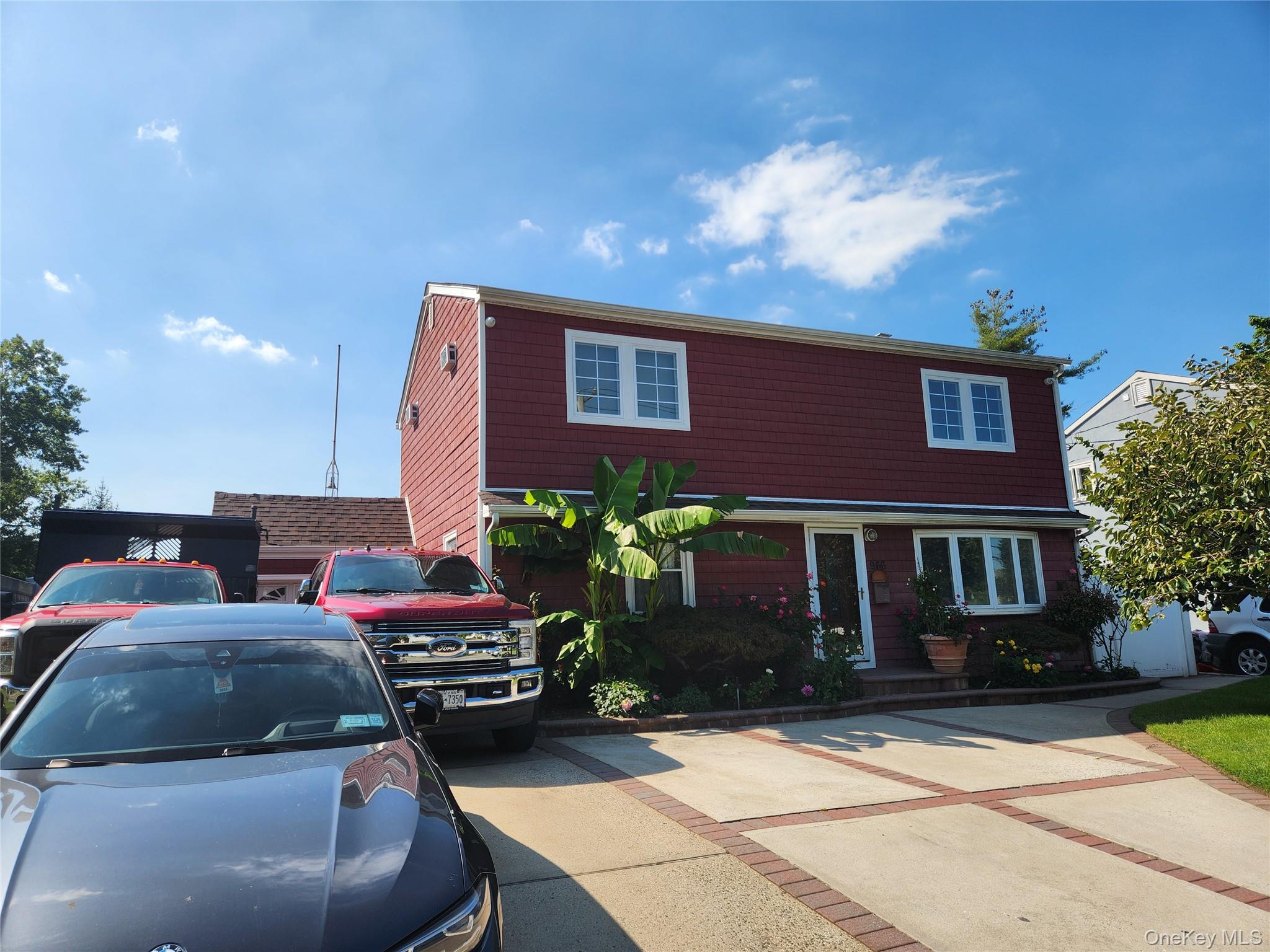#2 photo, 966 Woodfield Road, West Hempstead , NY 11552
