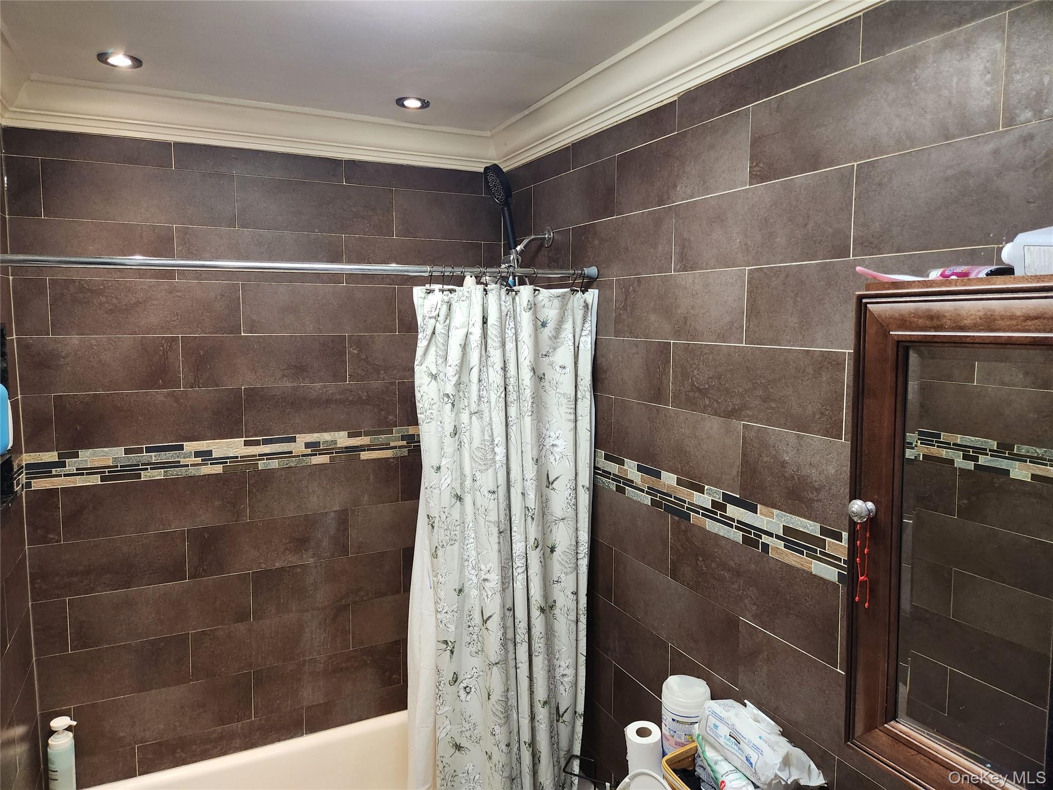 #5 photo, 966 Woodfield Road, West Hempstead , NY 11552