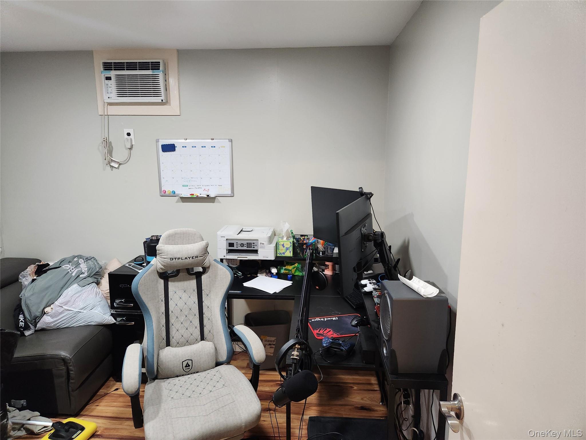 #8 photo, 966 Woodfield Road, West Hempstead , NY 11552