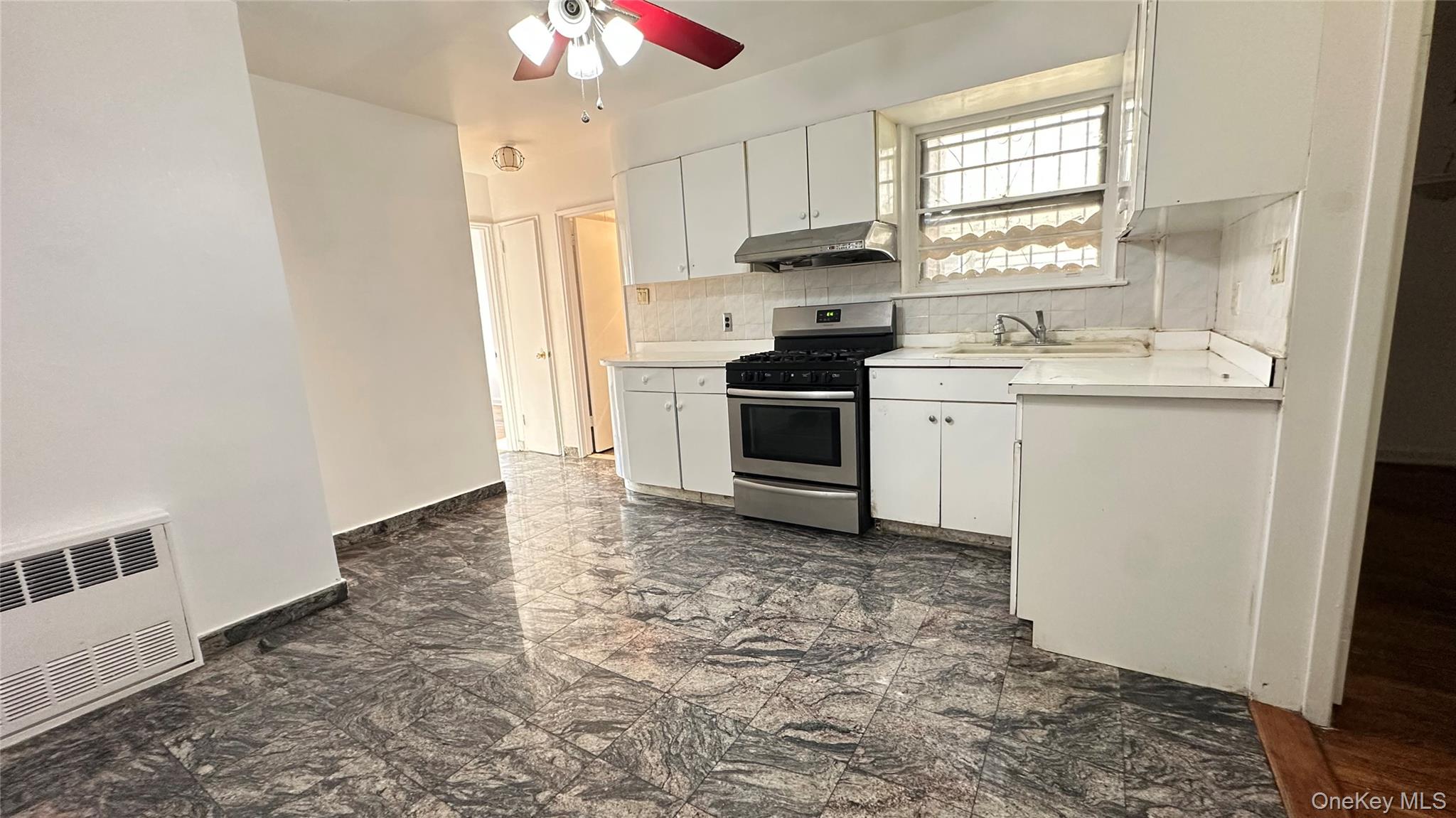 #4 photo, 5006 65th Place, クイーンズ区 Woodside , NY 11377