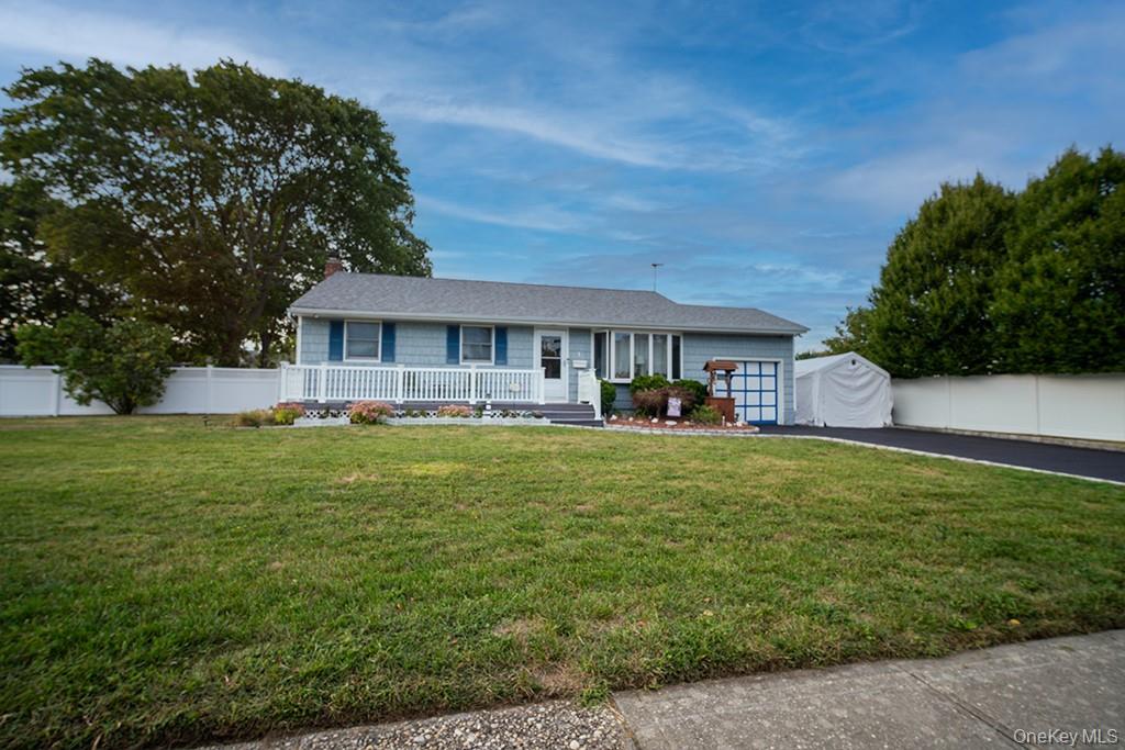 #1 photo, 1 Puritan Place, सफ़ोक काउंटी West Babylon , NY 11704