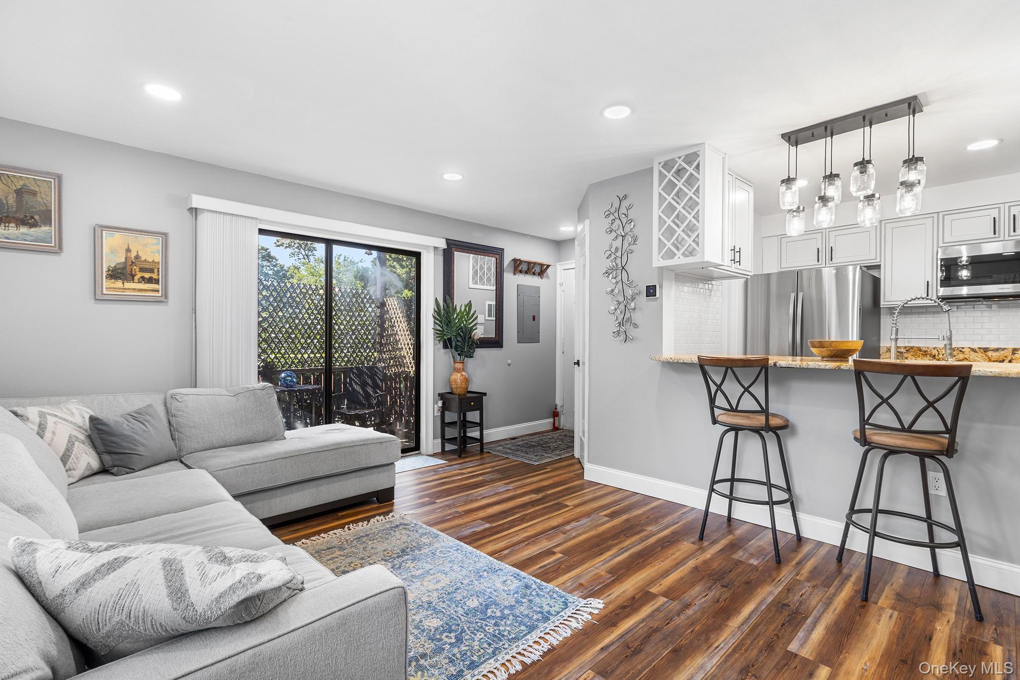 #1 photo, 615 Broadway, Amityville , NY 11701