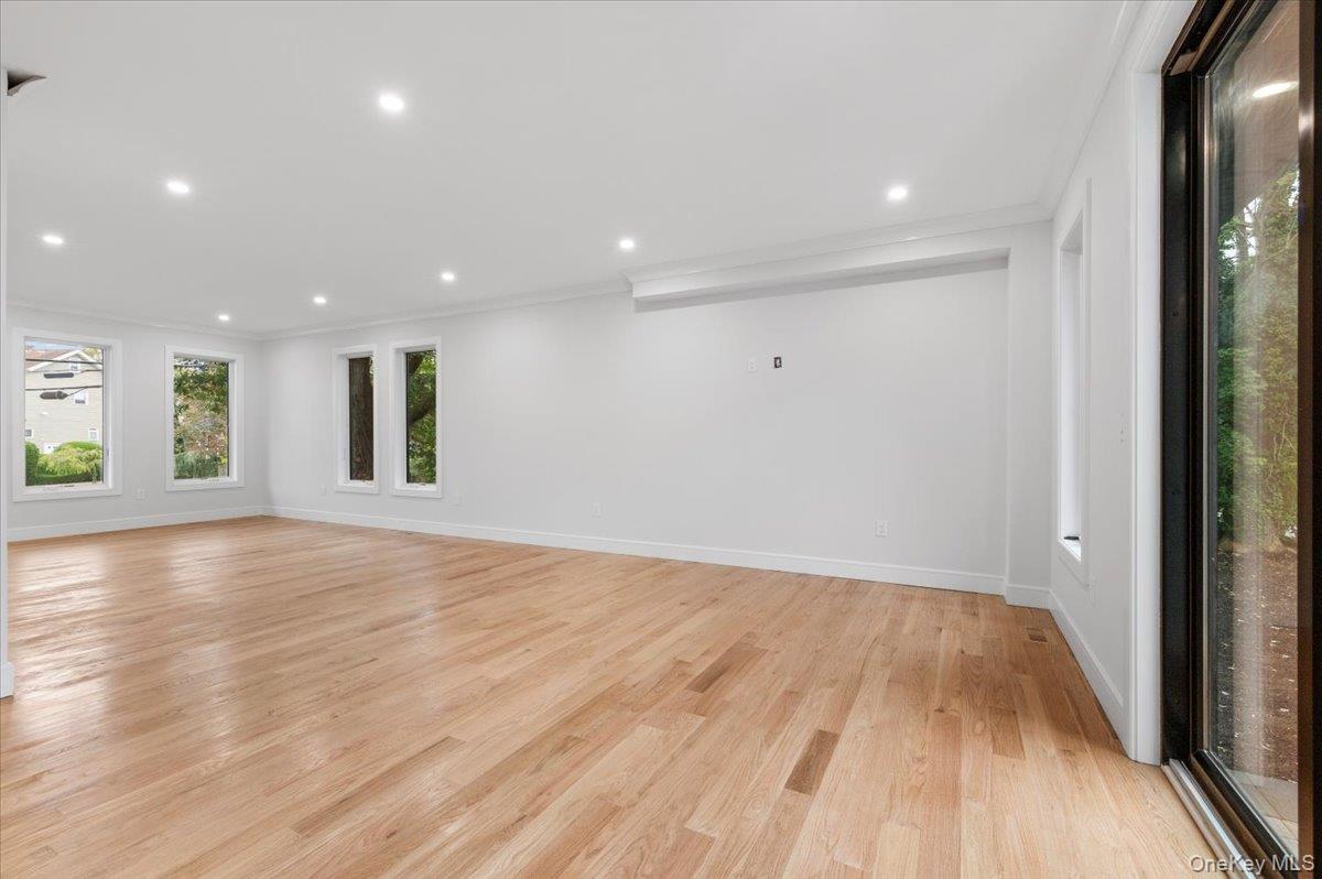 #12 photo, 1028 E Broadway, ナッソー郡 Woodmere , NY 11598